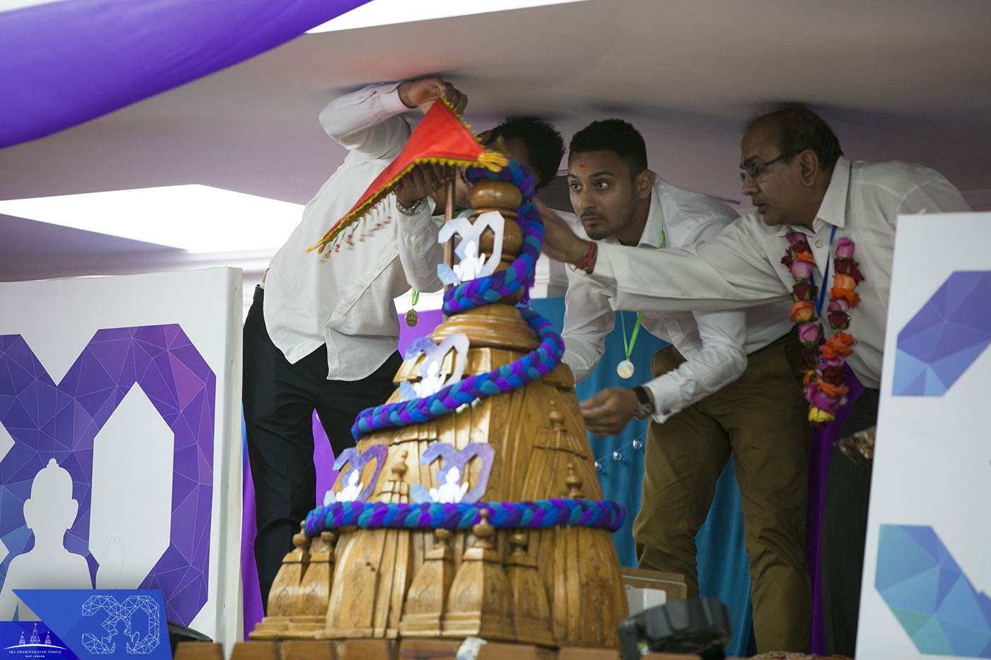 ©1987-2017 SKS Swaminarayan Temple East London