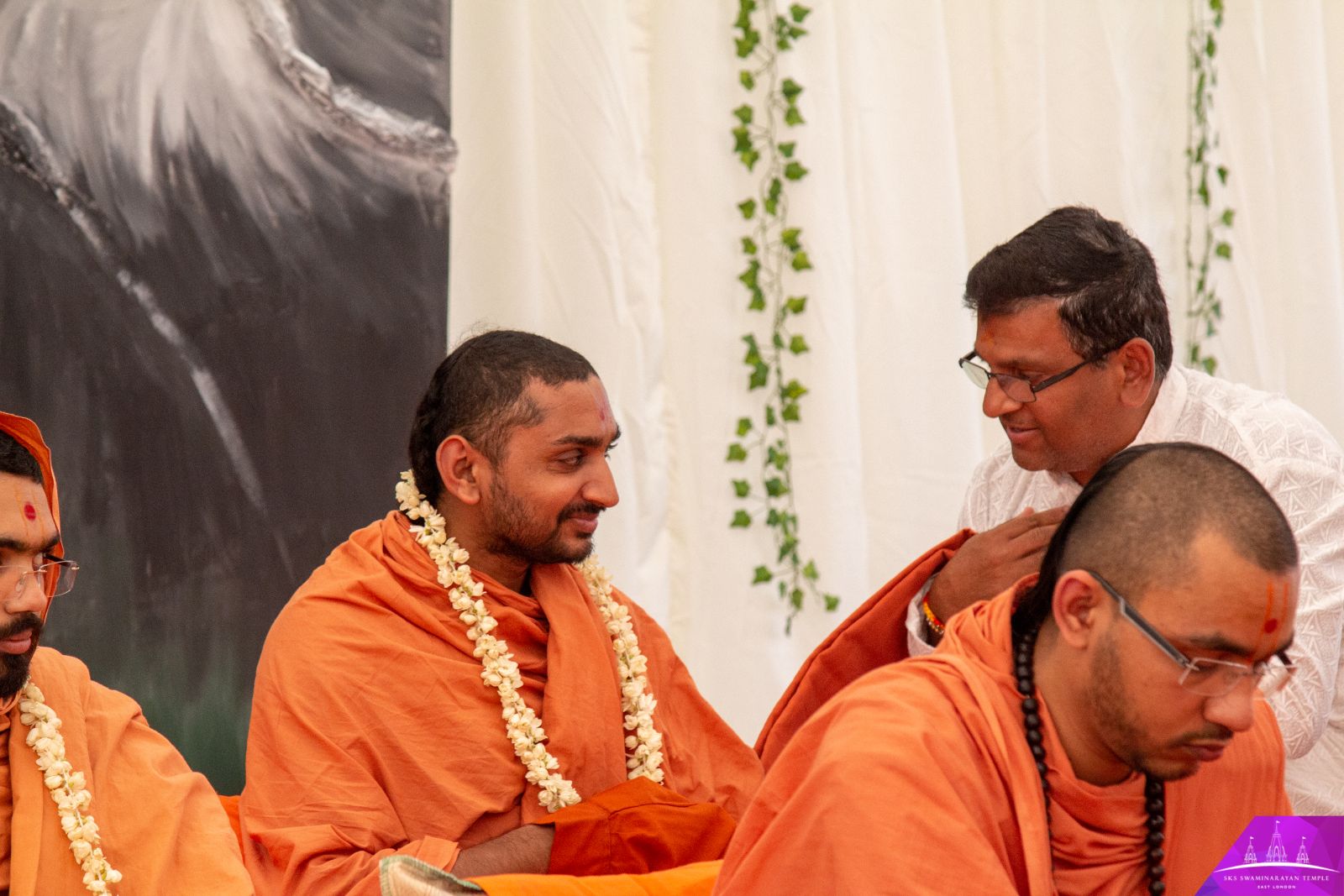 ©1987-2017 SKS Swaminarayan Temple East London