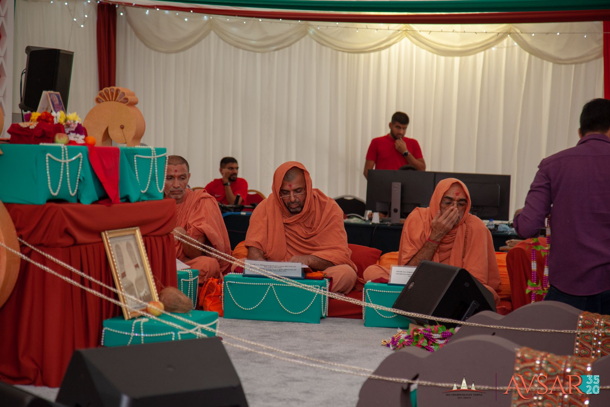 ©1987-2017 SKS Swaminarayan Temple East London