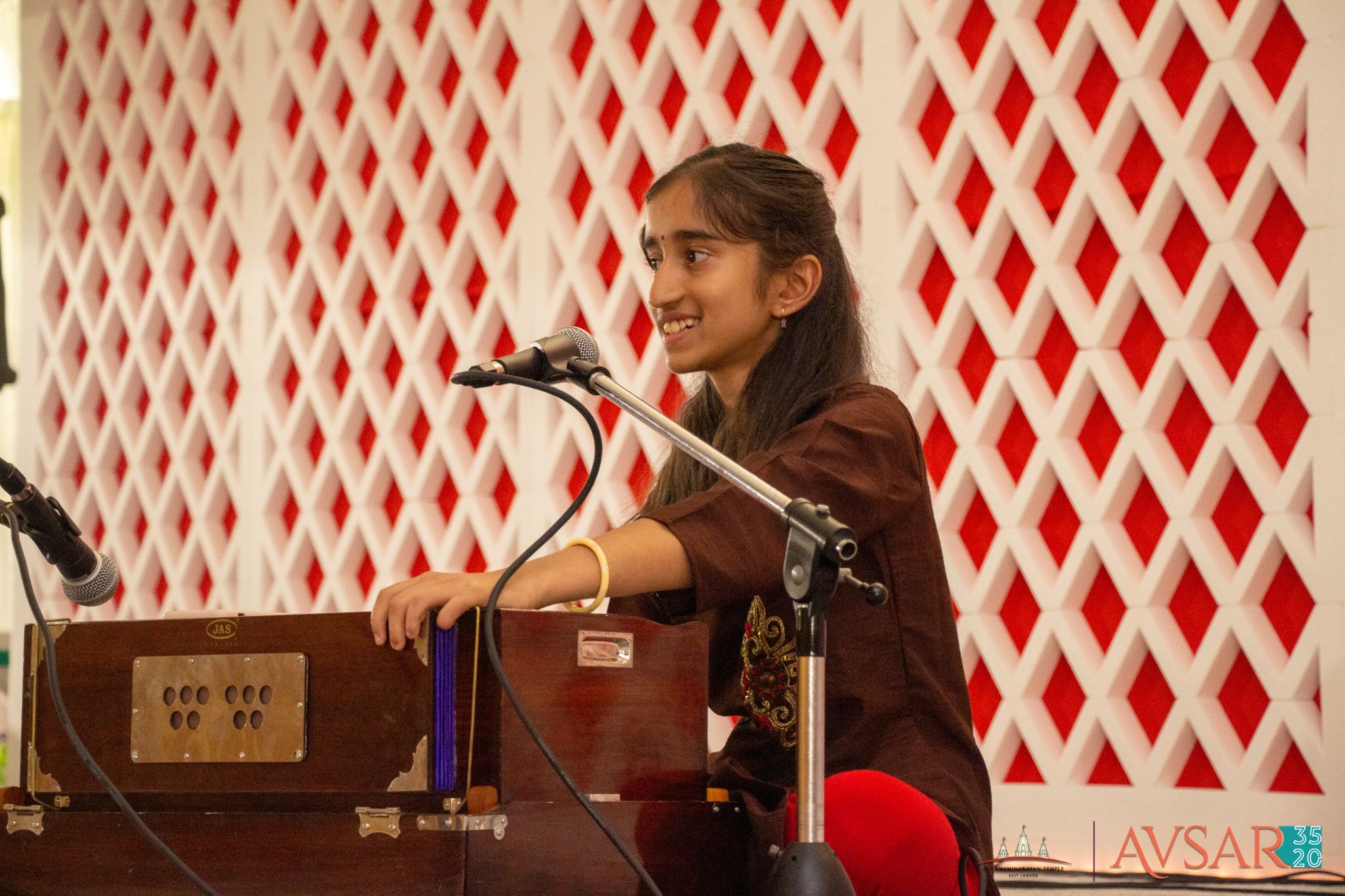 ©1987-2017 SKS Swaminarayan Temple East London
