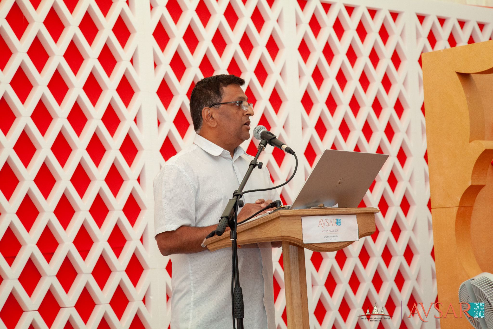 ©1987-2017 SKS Swaminarayan Temple East London