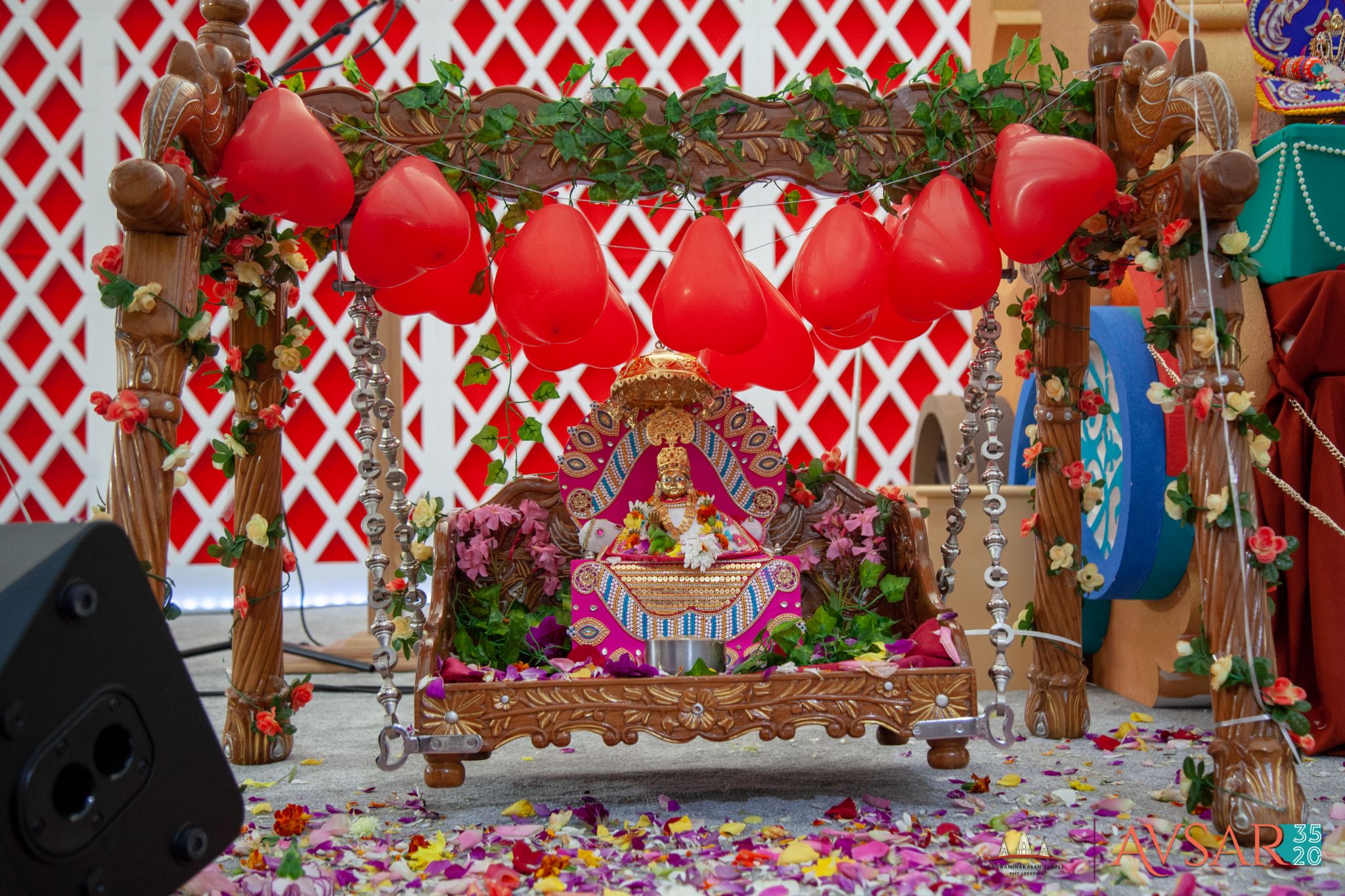 ©1987-2017 SKS Swaminarayan Temple East London