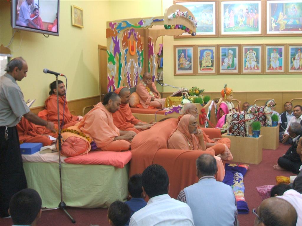 ©1987-2017 SKS Swaminarayan Temple East London