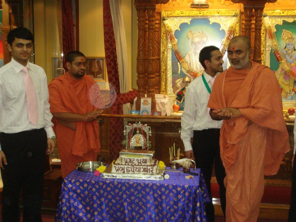 ©1987-2017 SKS Swaminarayan Temple East London