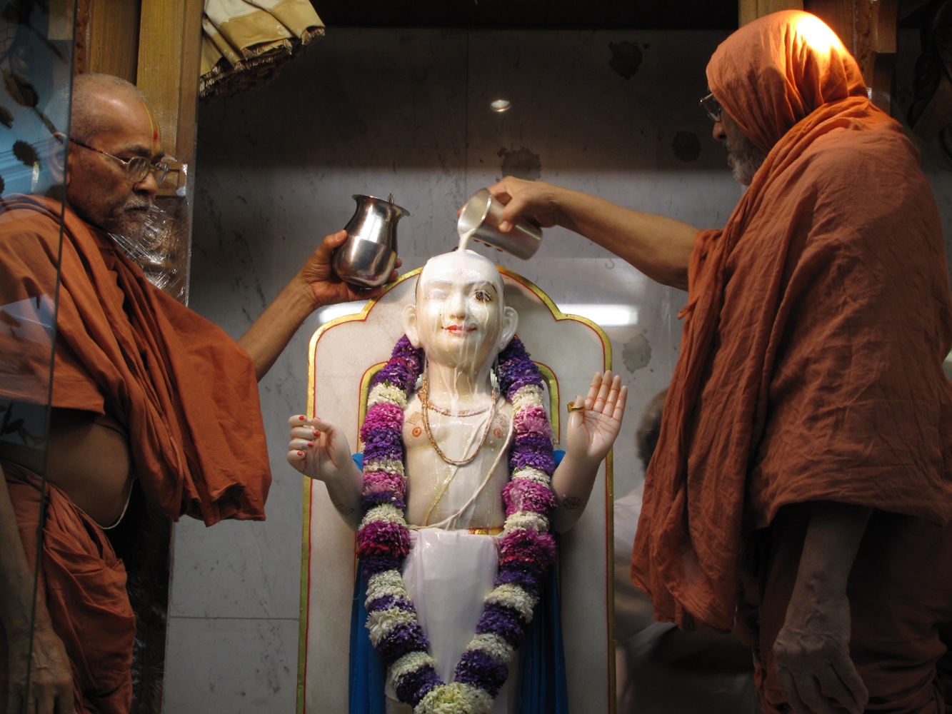 ©1987-2017 SKS Swaminarayan Temple East London
