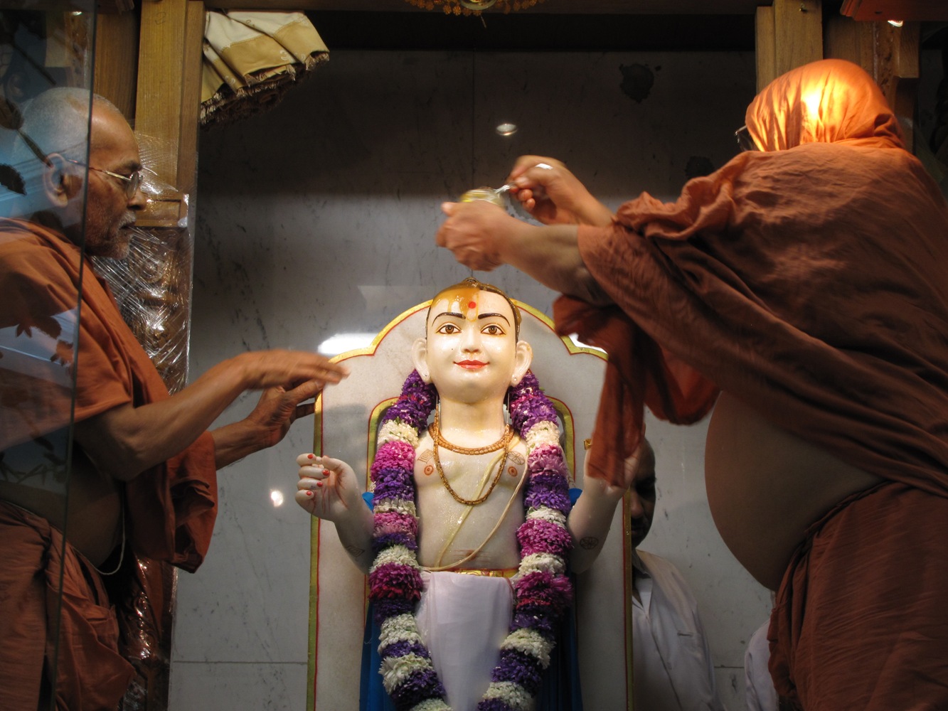 ©1987-2017 SKS Swaminarayan Temple East London