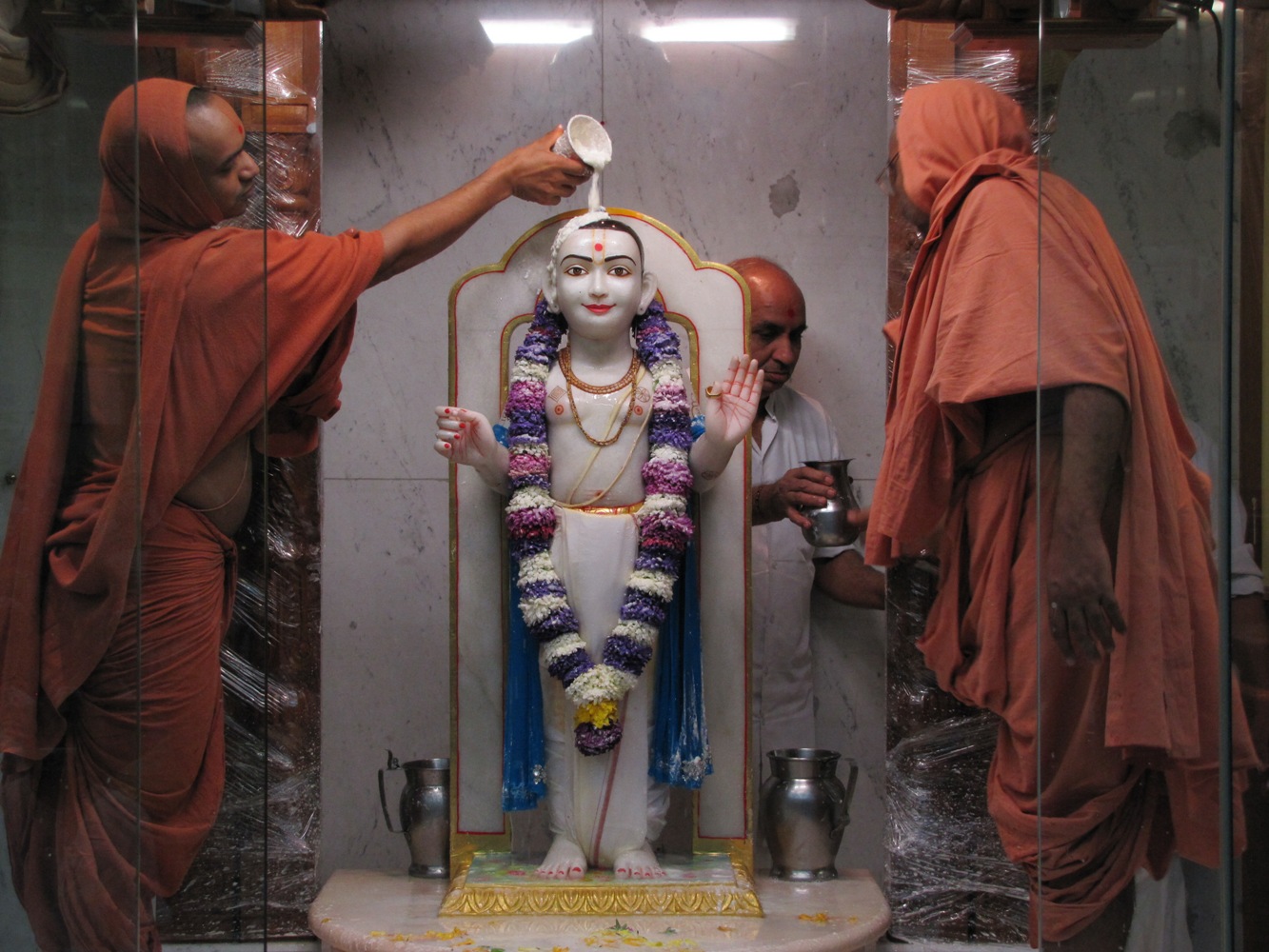 ©1987-2017 SKS Swaminarayan Temple East London