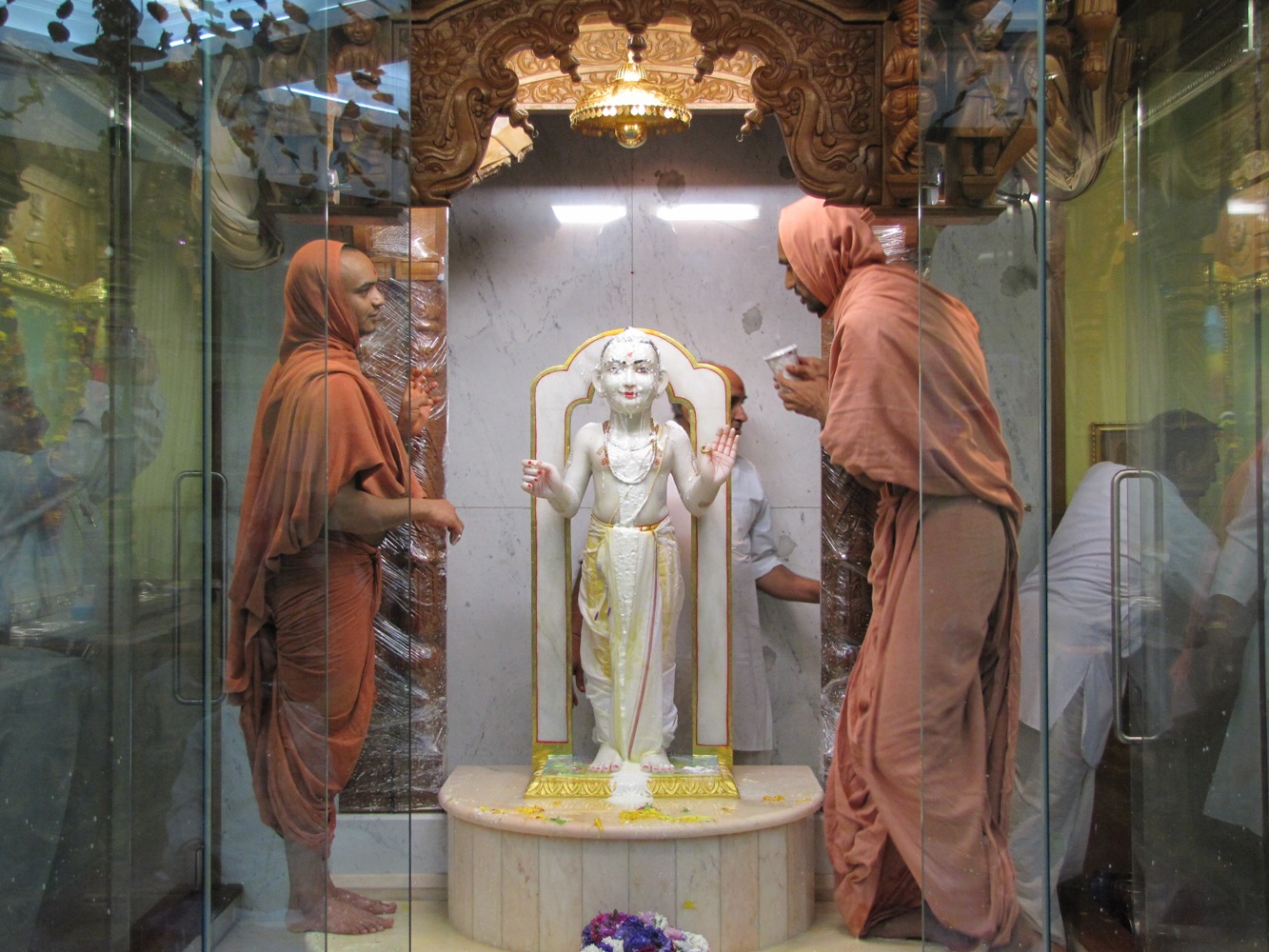 ©1987-2017 SKS Swaminarayan Temple East London