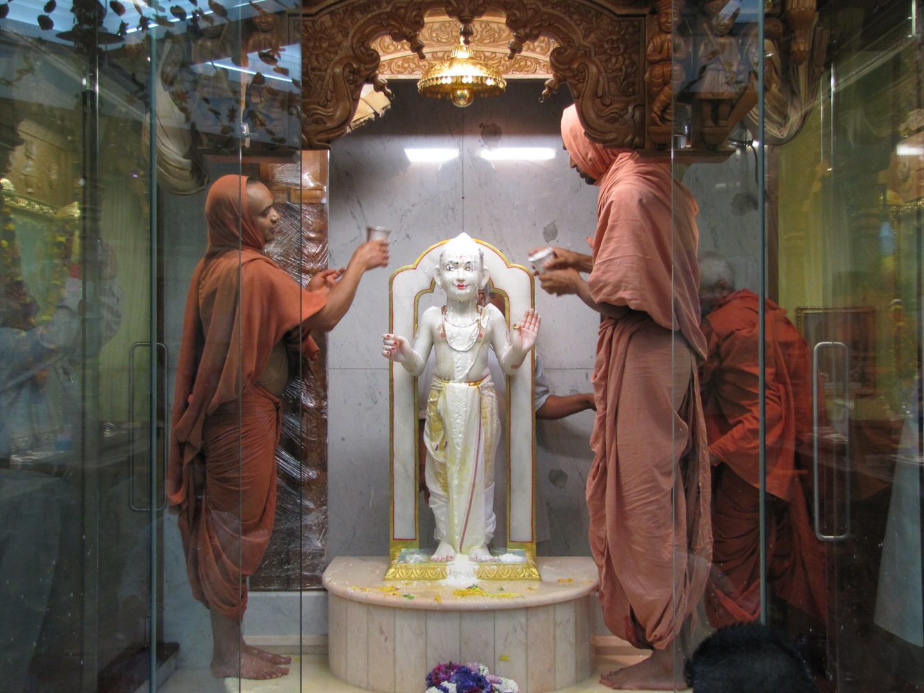 ©1987-2017 SKS Swaminarayan Temple East London