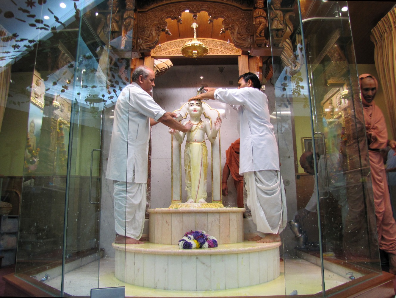 ©1987-2017 SKS Swaminarayan Temple East London