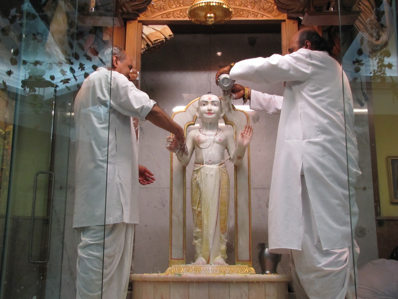 ©1987-2017 SKS Swaminarayan Temple East London