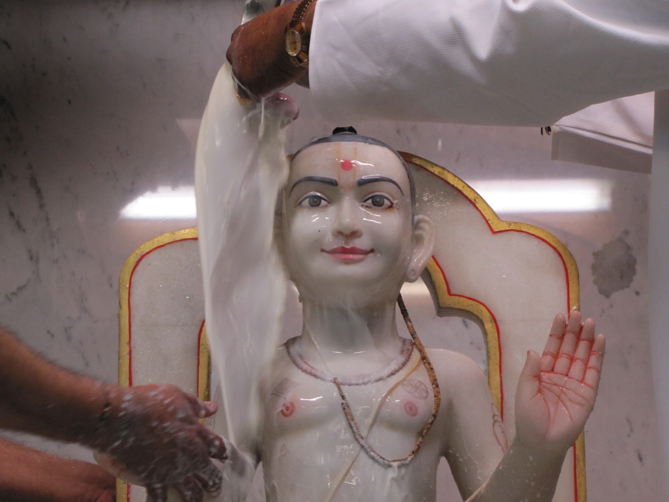 ©1987-2017 SKS Swaminarayan Temple East London