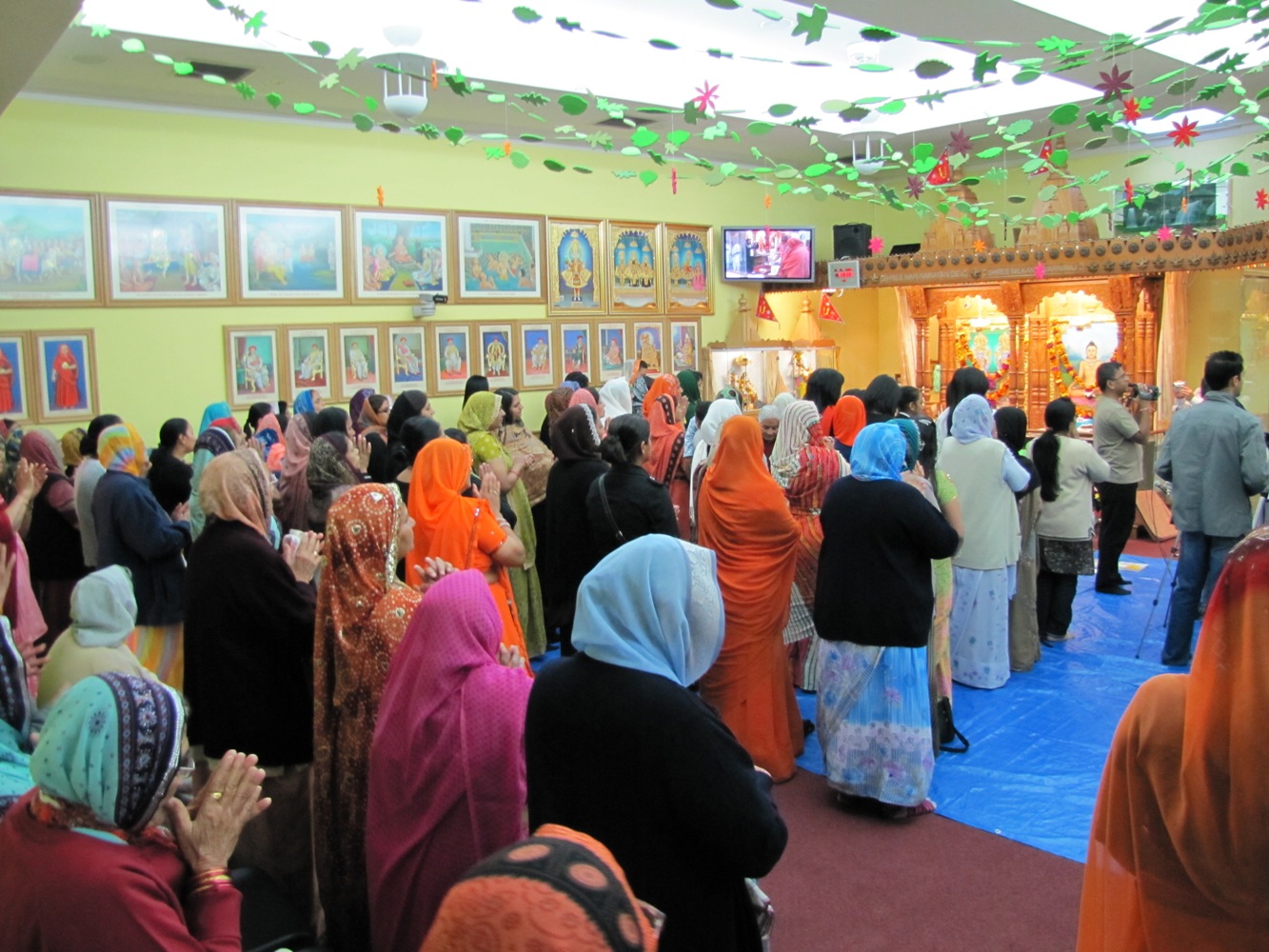 ©1987-2017 SKS Swaminarayan Temple East London