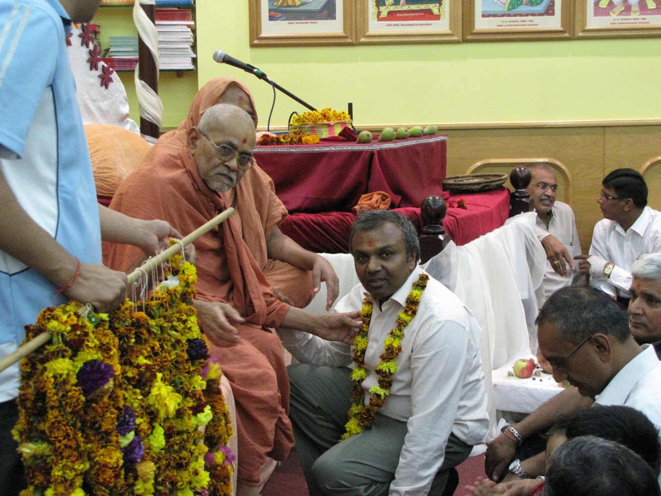 ©1987-2017 SKS Swaminarayan Temple East London