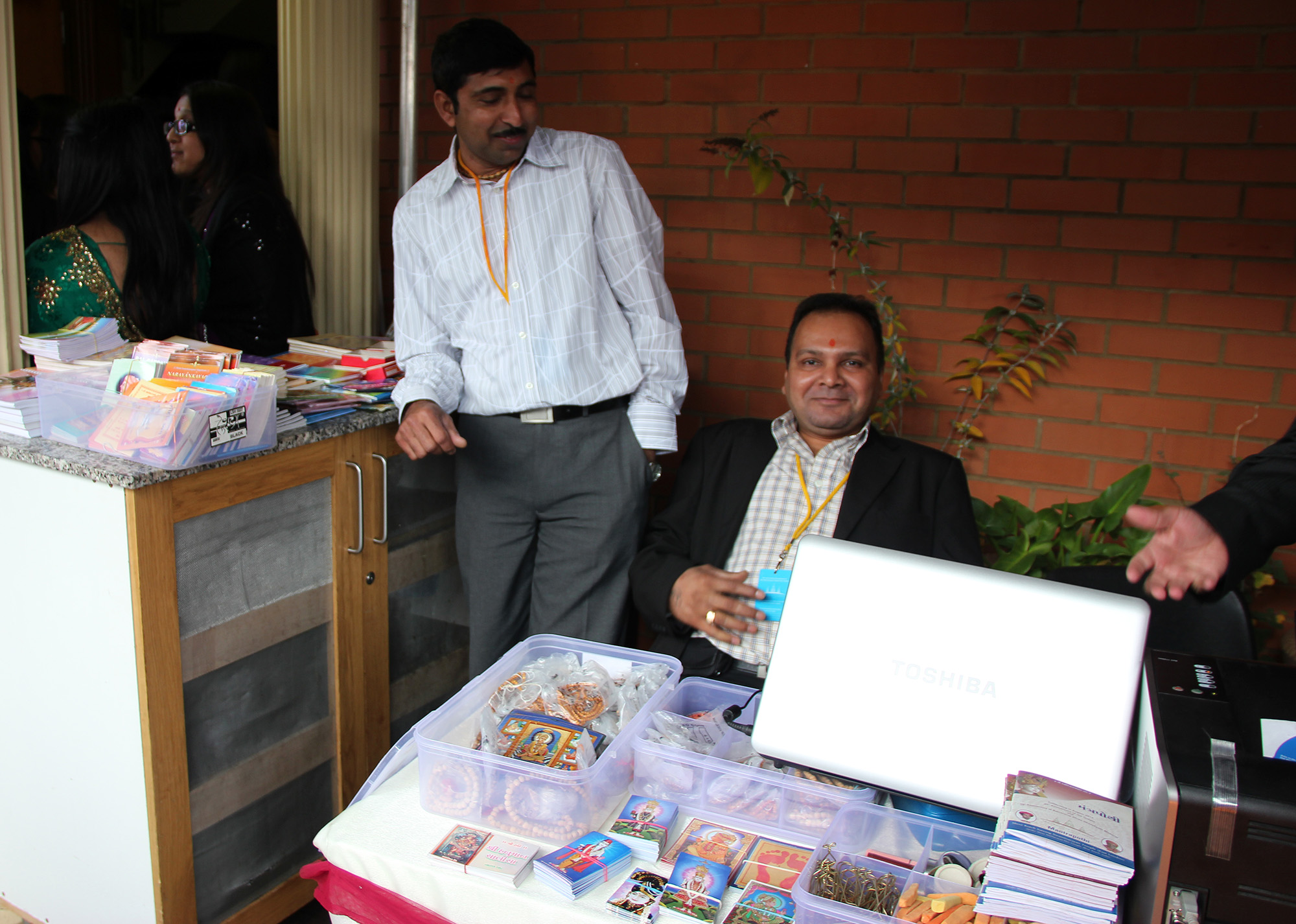 ©1987-2017 SKS Swaminarayan Temple East London