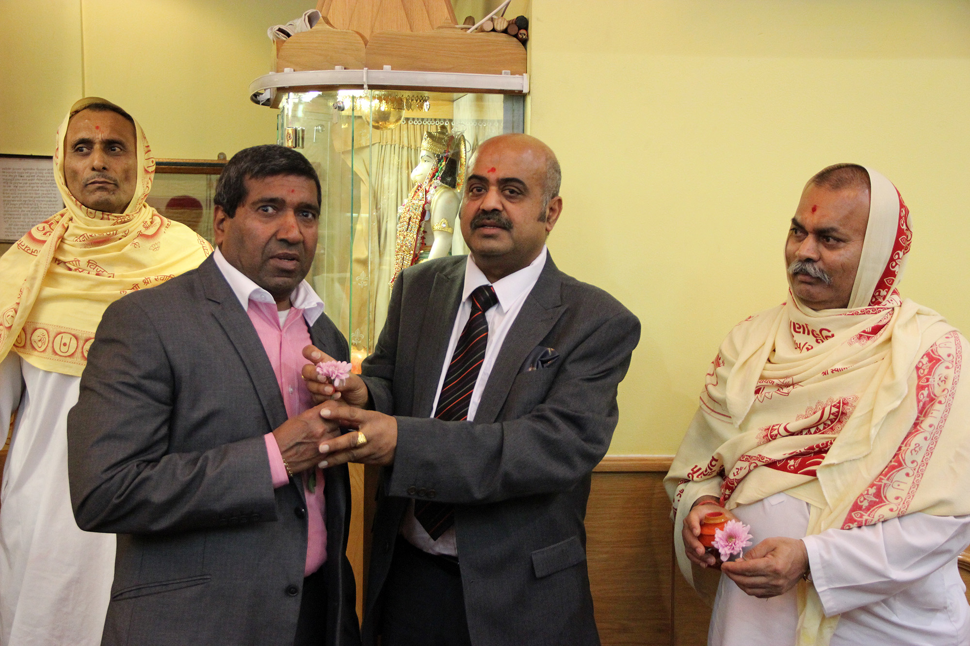 ©1987-2017 SKS Swaminarayan Temple East London