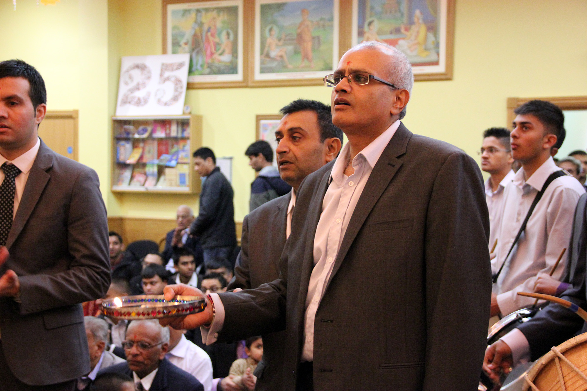©1987-2017 SKS Swaminarayan Temple East London