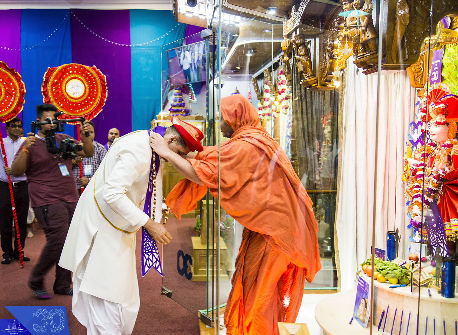 60d - ©1987-2017 SKS Swaminarayan Temple East London