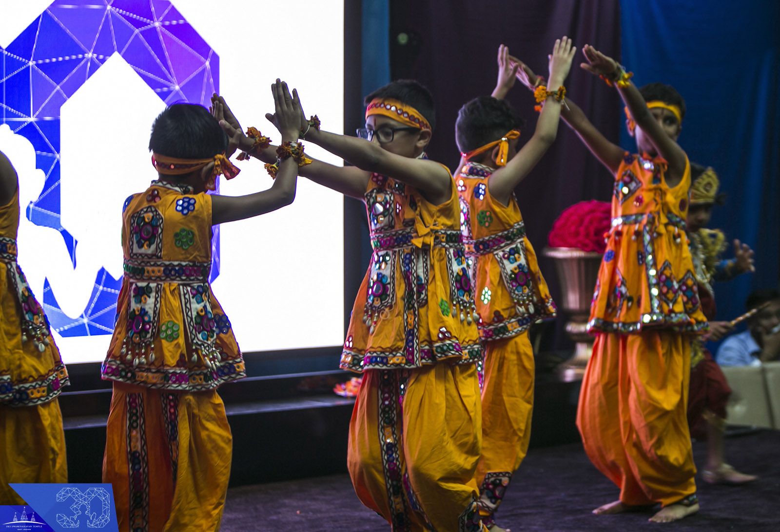 ©1987-2017 SKS Swaminarayan Temple East London
