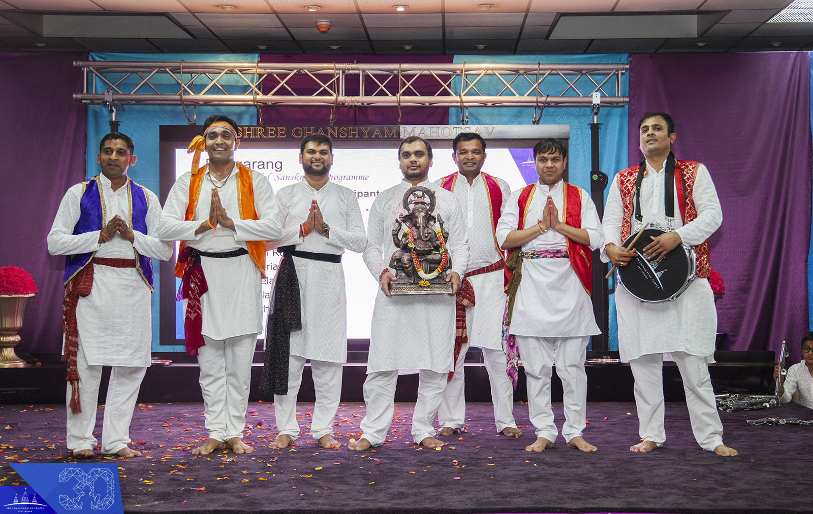 96b - ©1987-2017 SKS Swaminarayan Temple East London