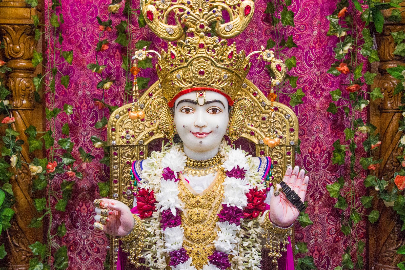 ©1987-2017 SKS Swaminarayan Temple East London