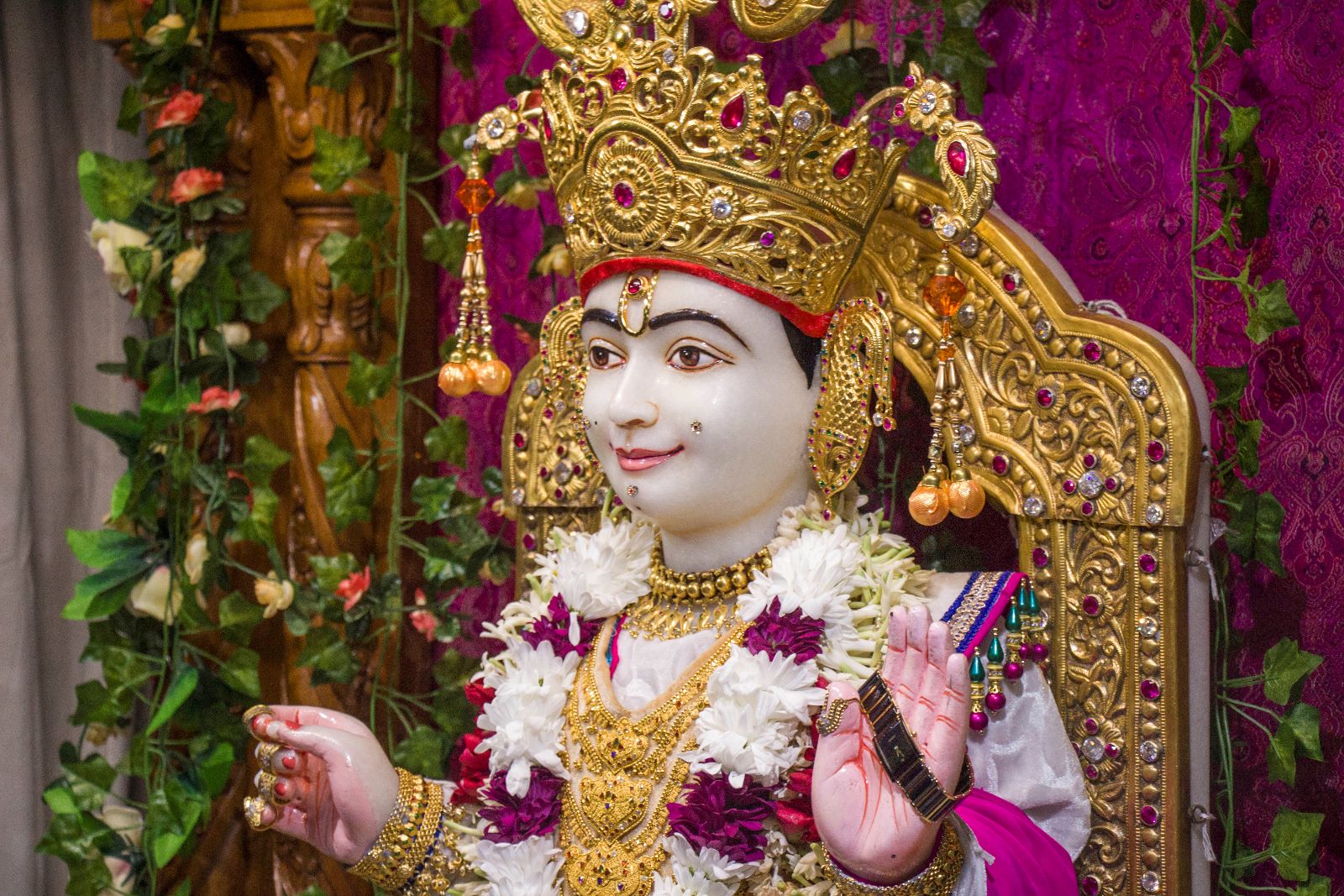 ©1987-2017 SKS Swaminarayan Temple East London