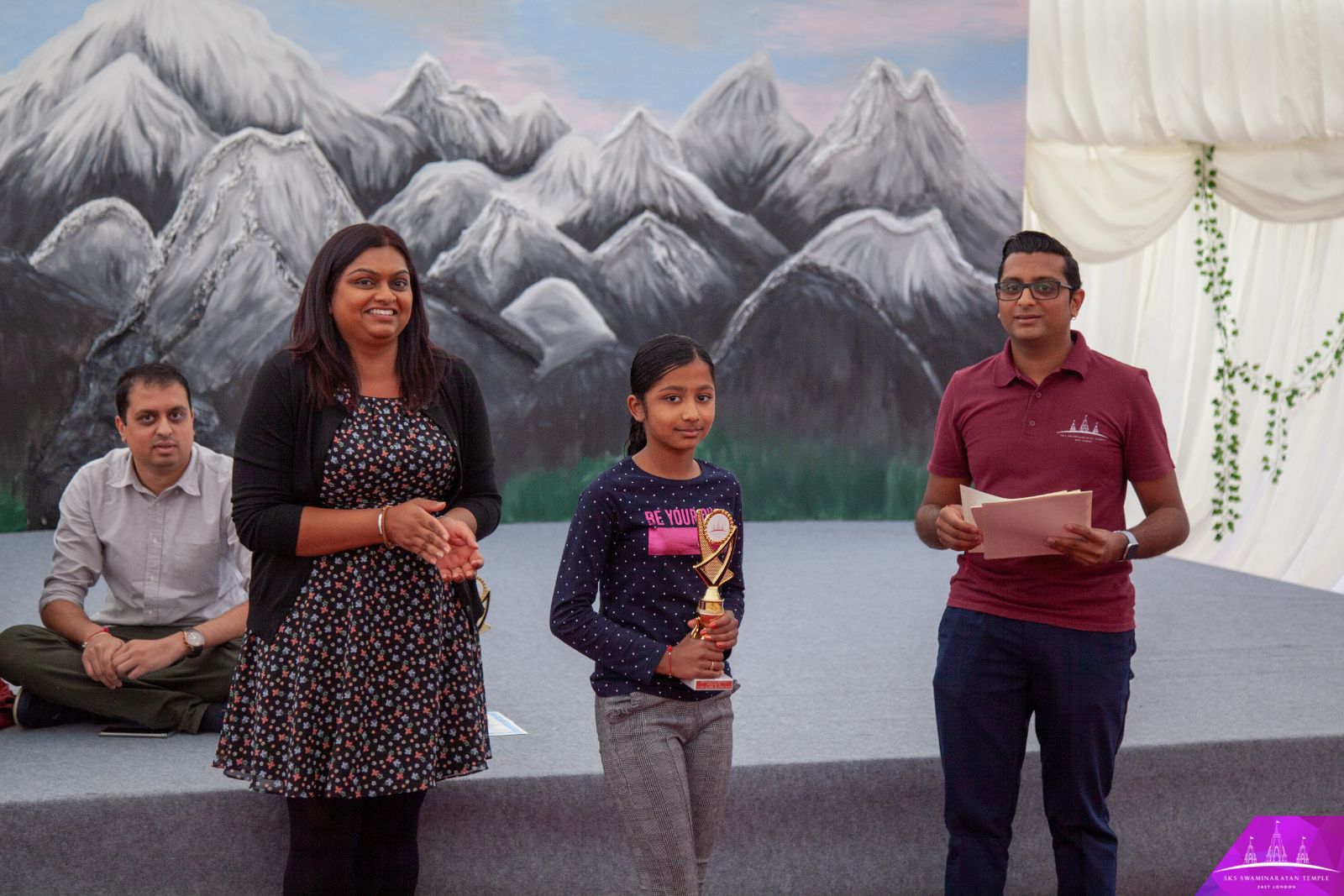 ©1987-2017 SKS Swaminarayan Temple East London