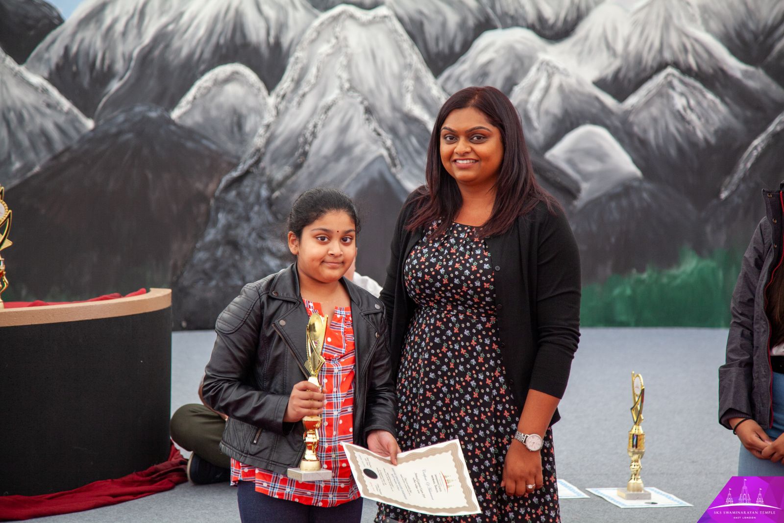 ©1987-2017 SKS Swaminarayan Temple East London