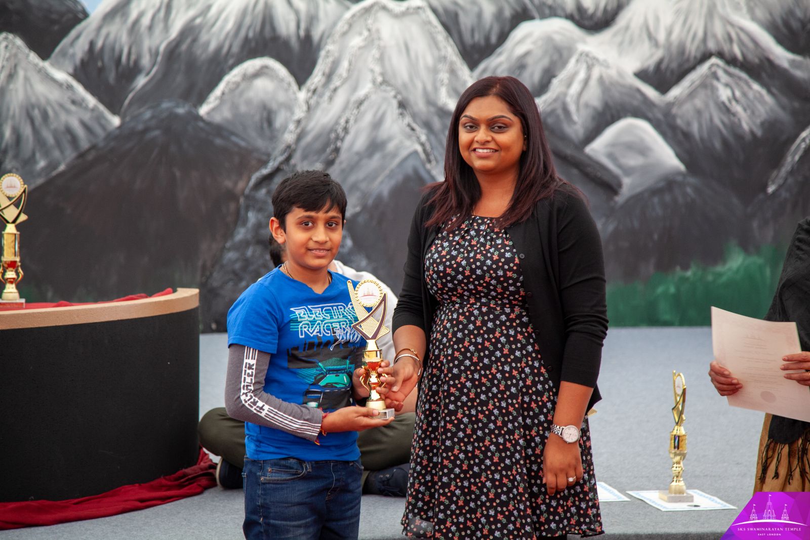 ©1987-2017 SKS Swaminarayan Temple East London