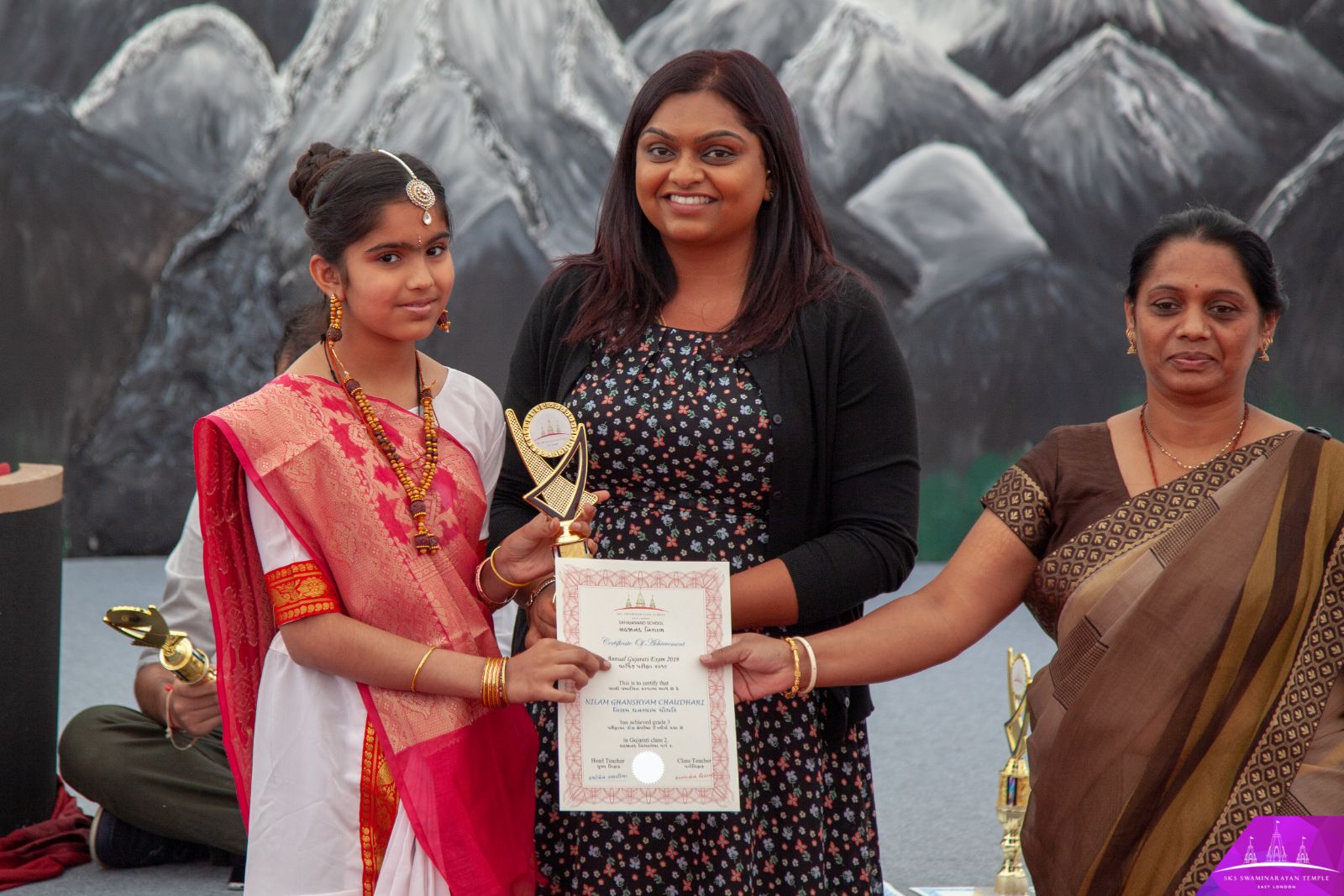 ©1987-2017 SKS Swaminarayan Temple East London