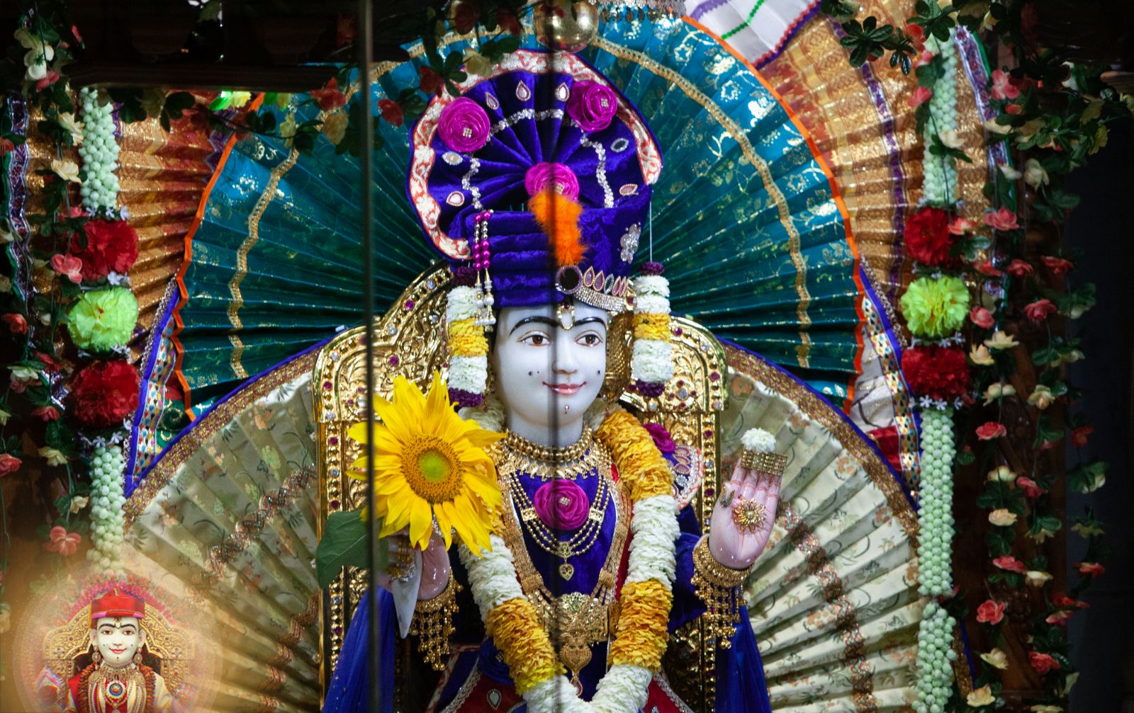 ©1987-2017 SKS Swaminarayan Temple East London