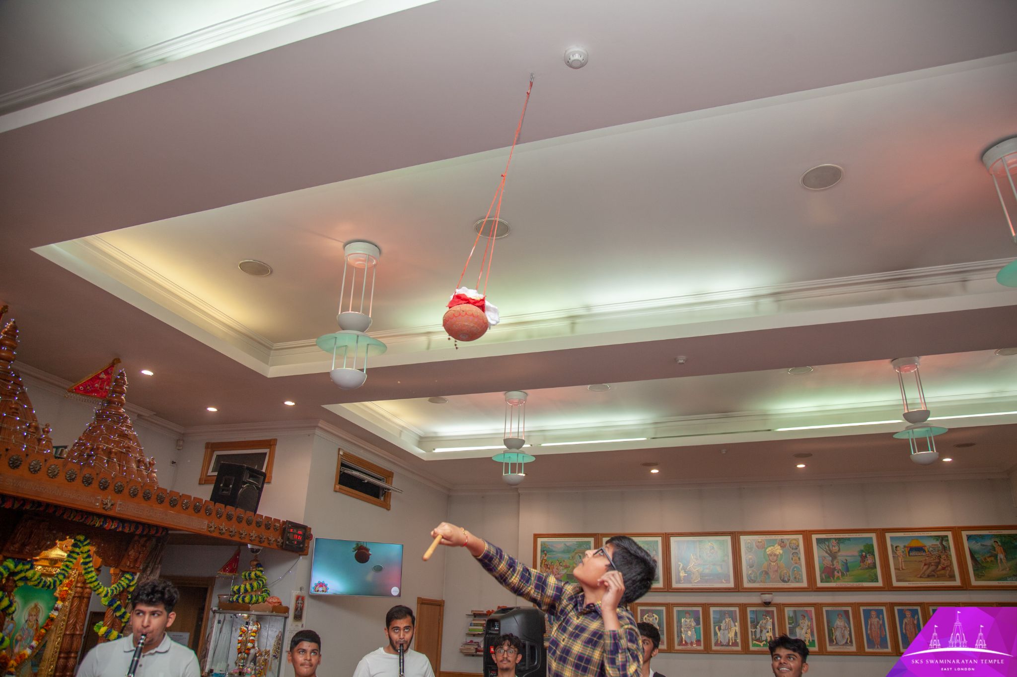 ©1987-2017 SKS Swaminarayan Temple East London