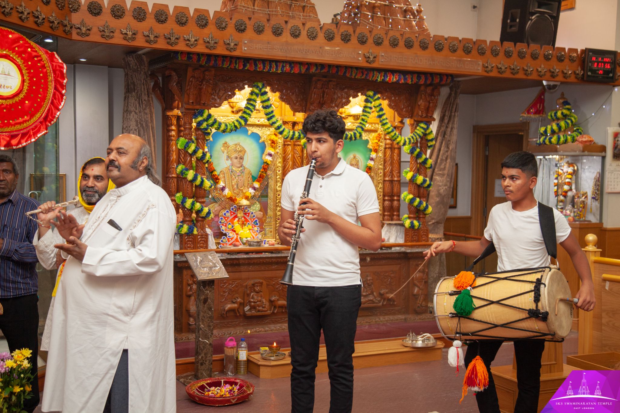 ©1987-2017 SKS Swaminarayan Temple East London