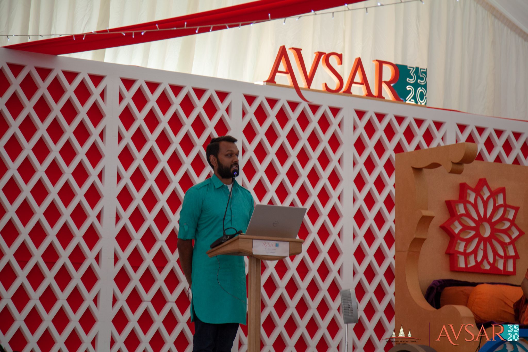 ©1987-2017 SKS Swaminarayan Temple East London