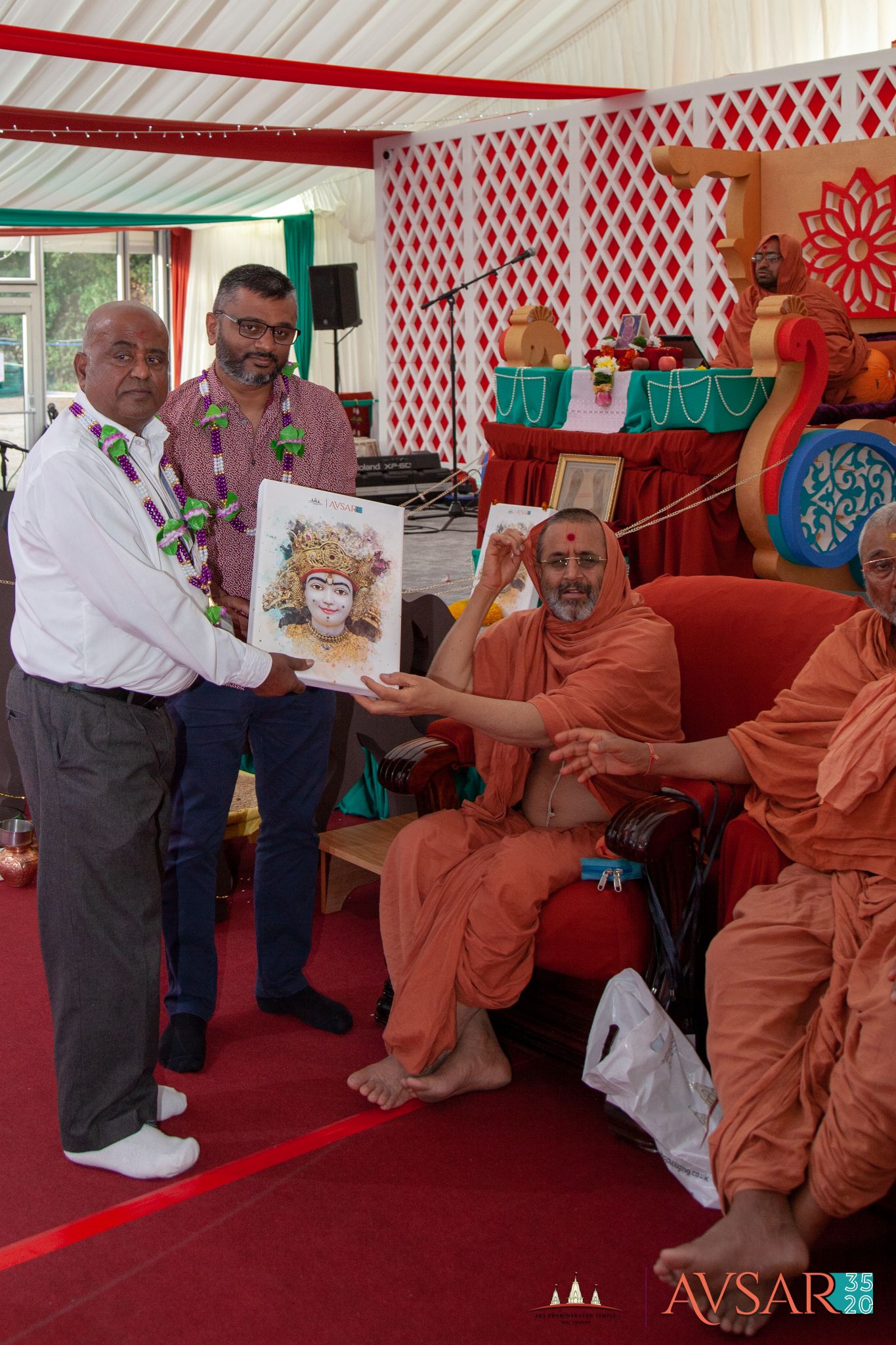 ©1987-2017 SKS Swaminarayan Temple East London