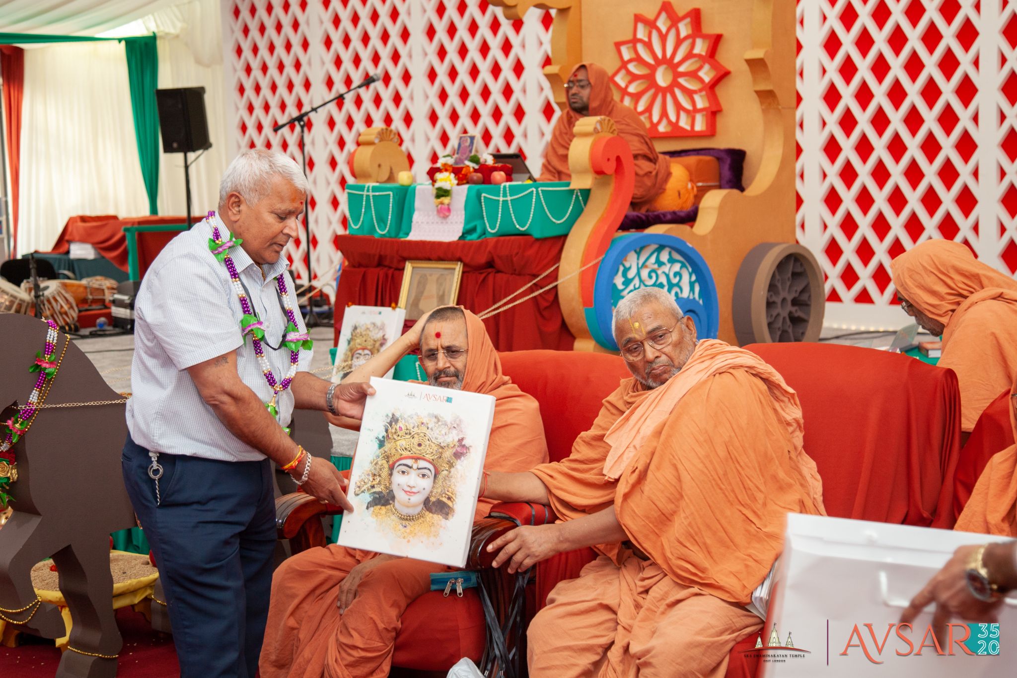 ©1987-2017 SKS Swaminarayan Temple East London