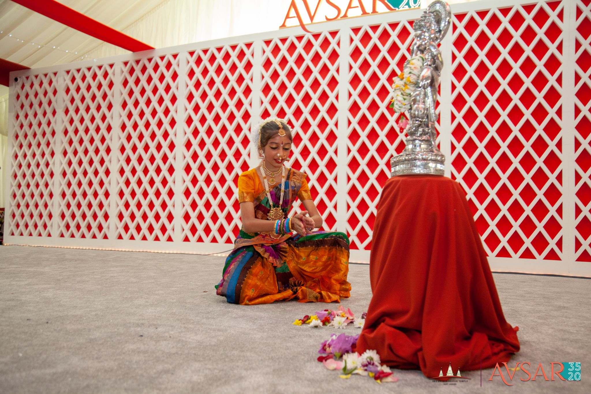 ©1987-2017 SKS Swaminarayan Temple East London