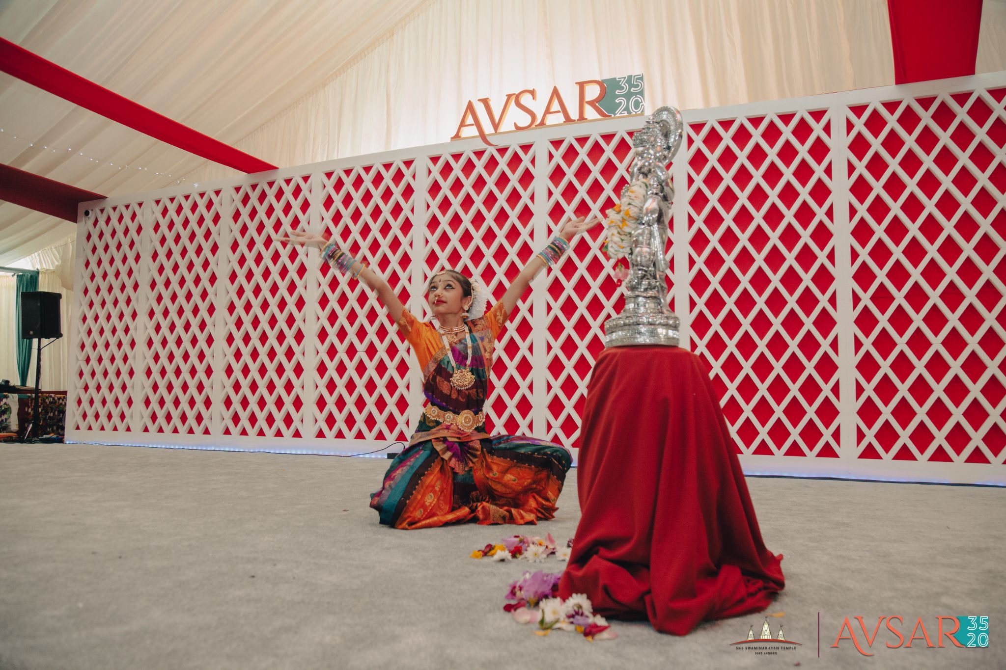 ©1987-2017 SKS Swaminarayan Temple East London