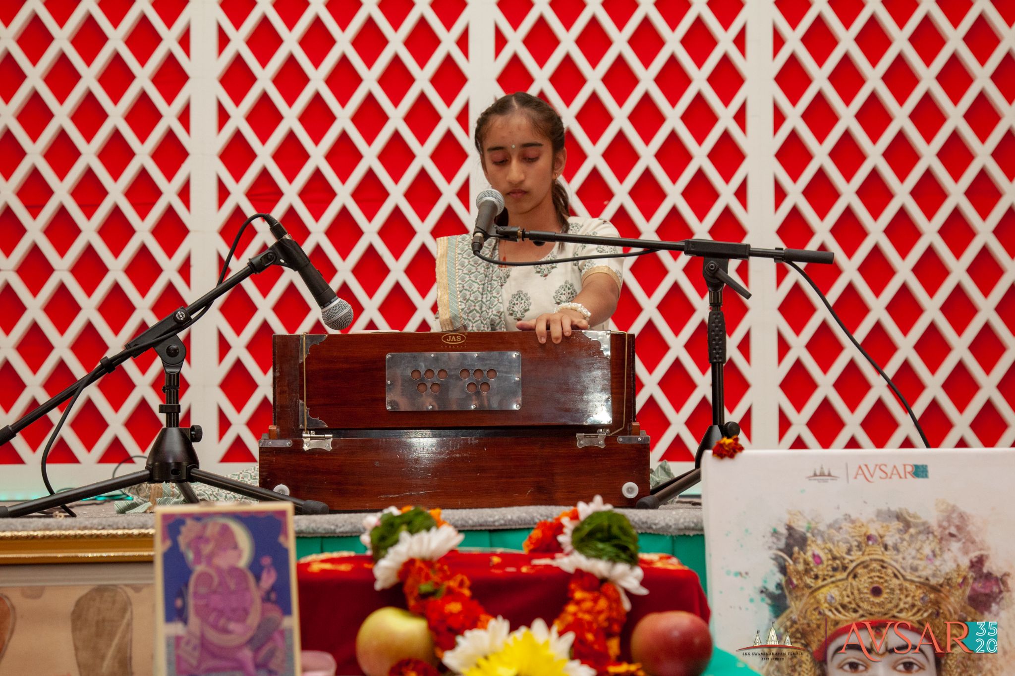 ©1987-2017 SKS Swaminarayan Temple East London