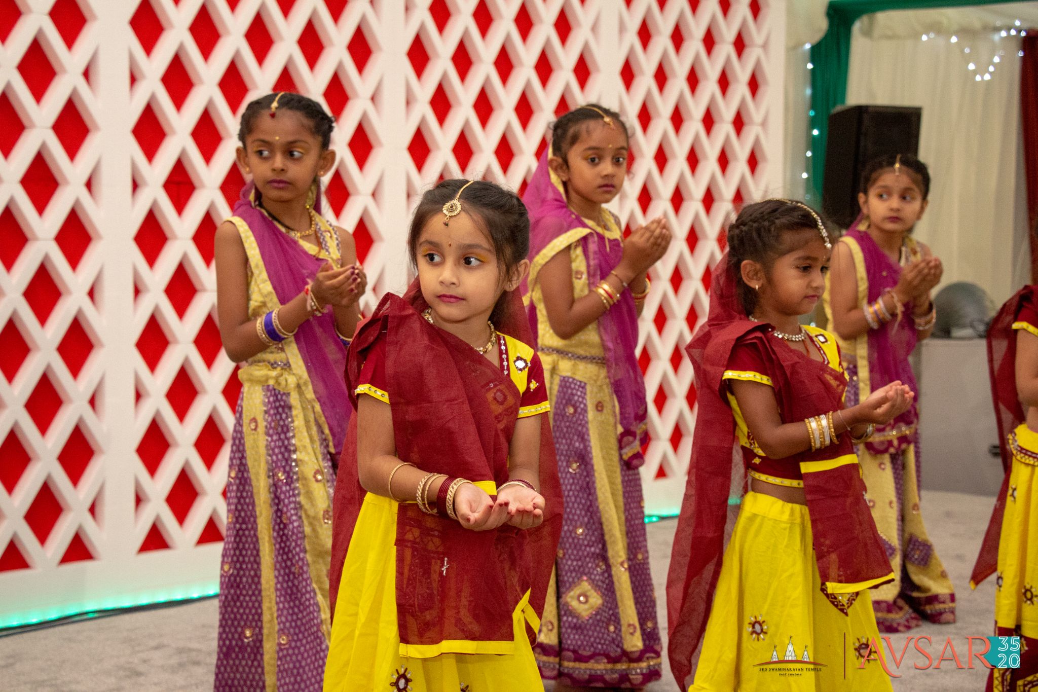 ©1987-2017 SKS Swaminarayan Temple East London
