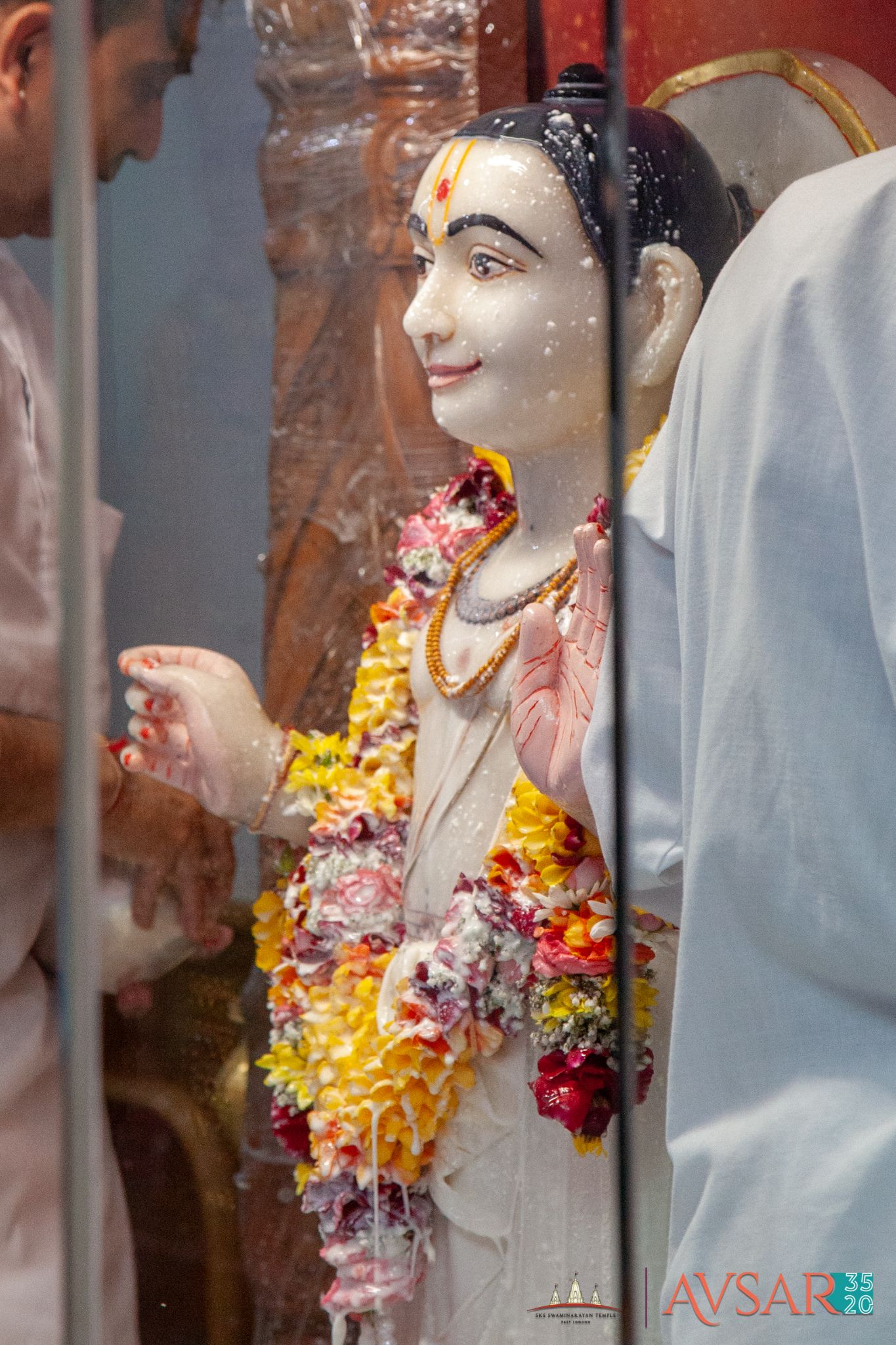 ©1987-2017 SKS Swaminarayan Temple East London