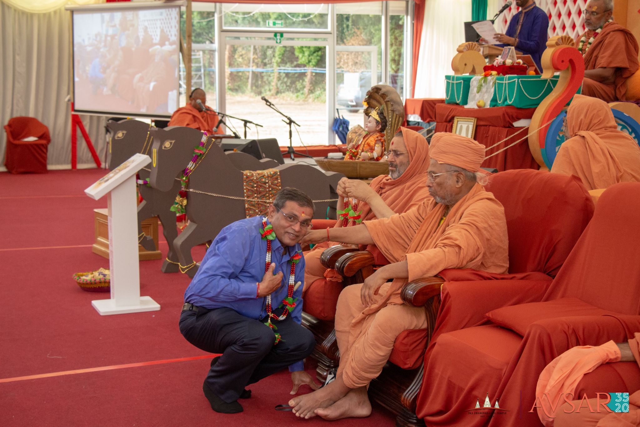 ©1987-2017 SKS Swaminarayan Temple East London