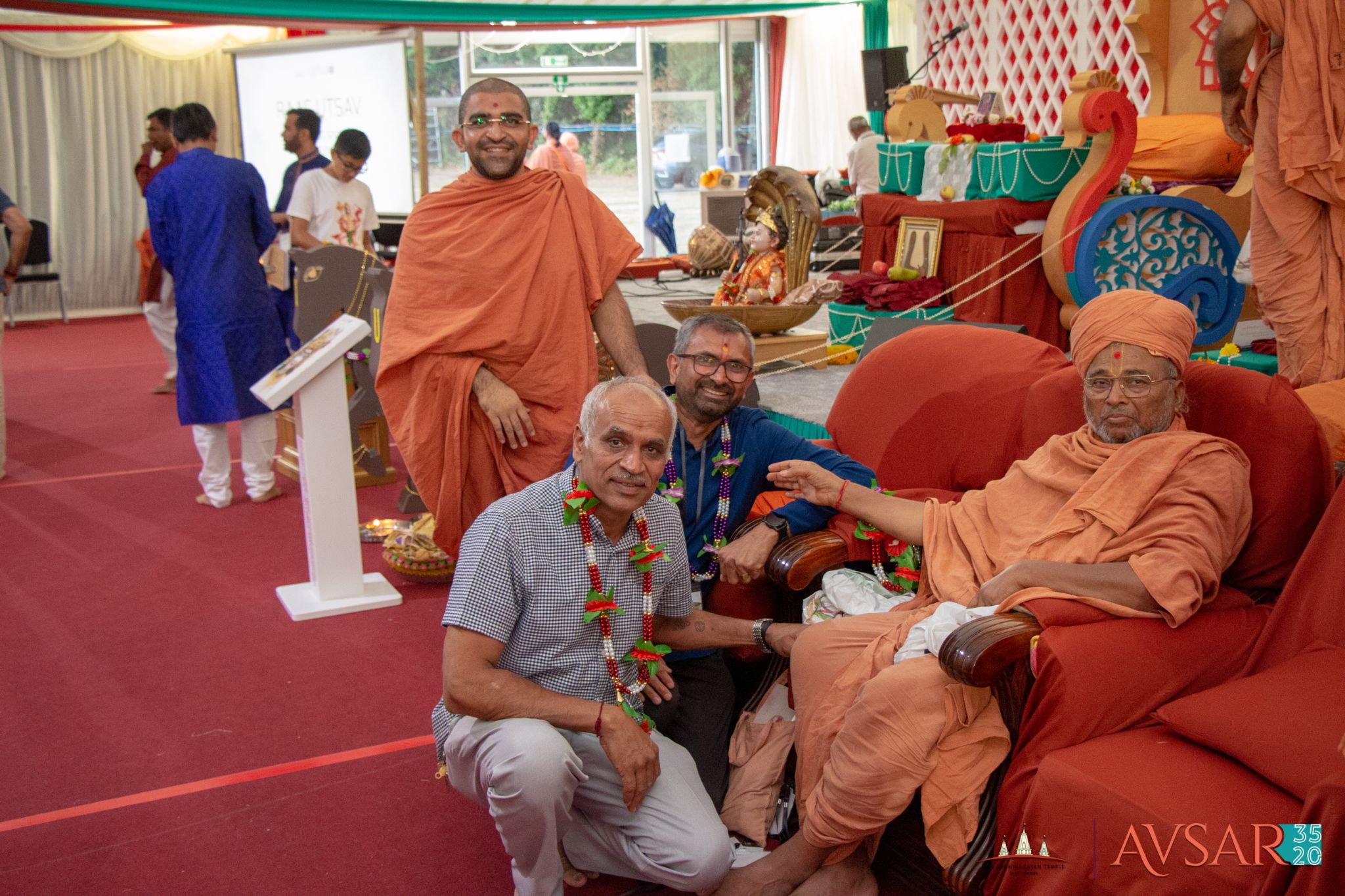 ©1987-2017 SKS Swaminarayan Temple East London