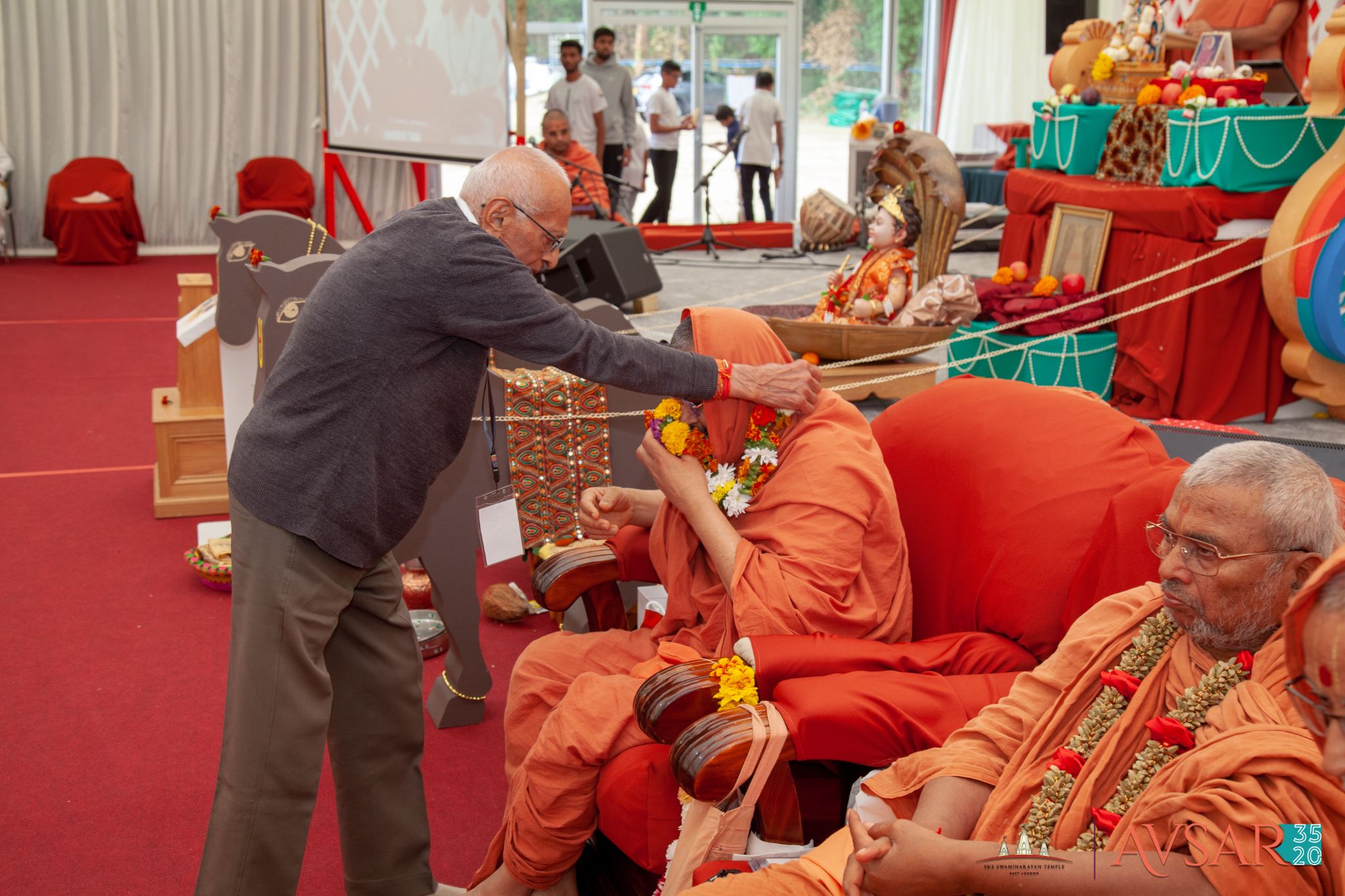 ©1987-2017 SKS Swaminarayan Temple East London
