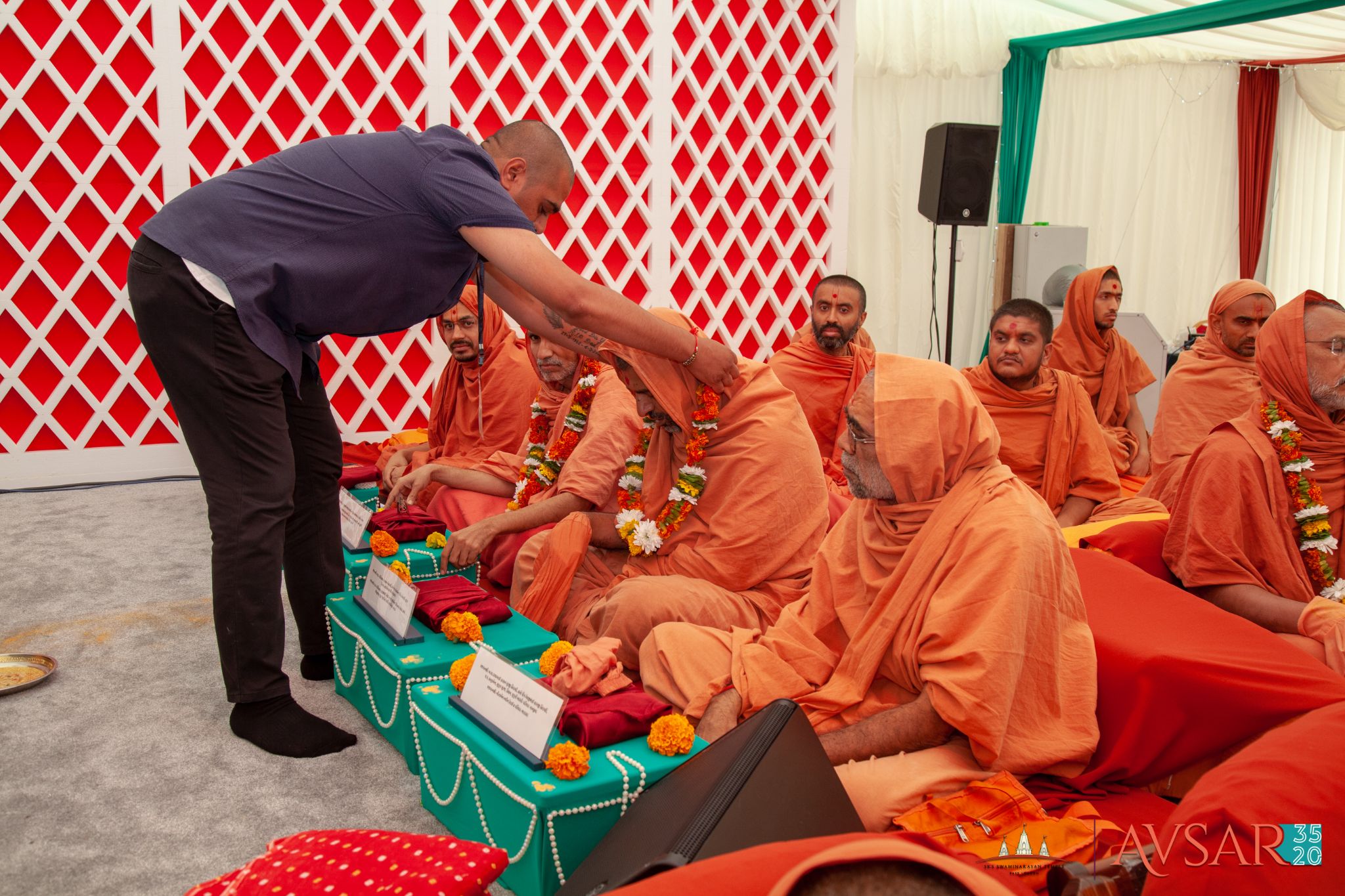 ©1987-2017 SKS Swaminarayan Temple East London