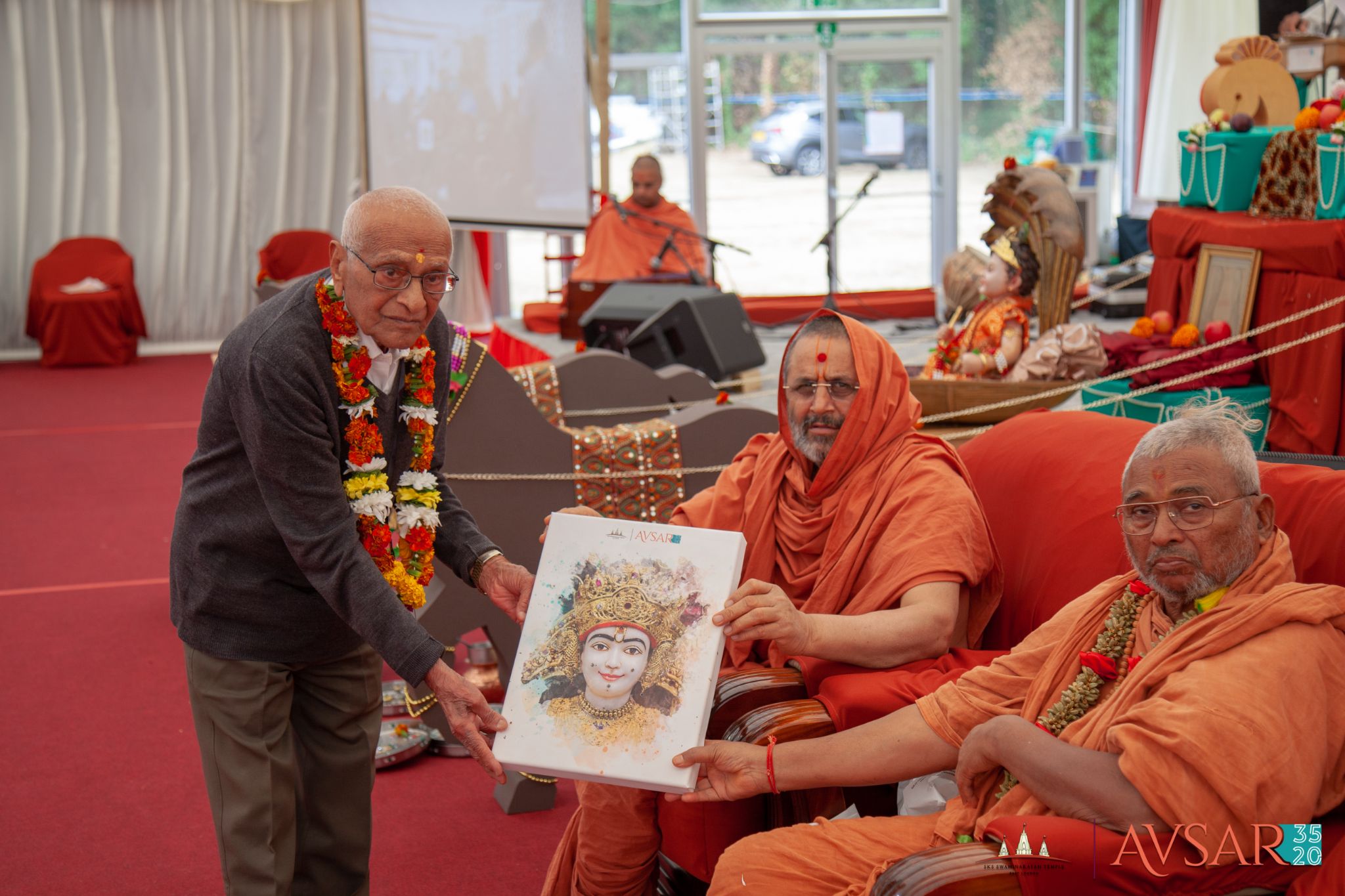 ©1987-2017 SKS Swaminarayan Temple East London