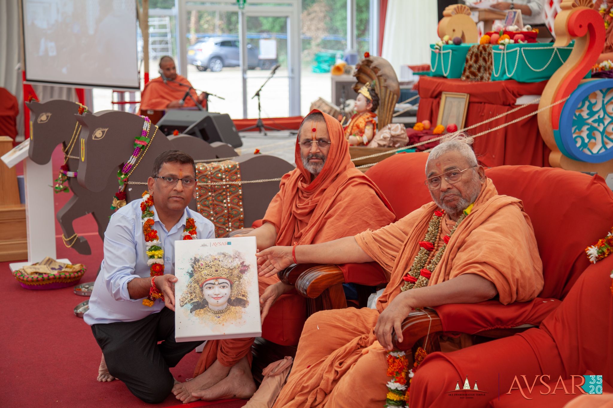 ©1987-2017 SKS Swaminarayan Temple East London