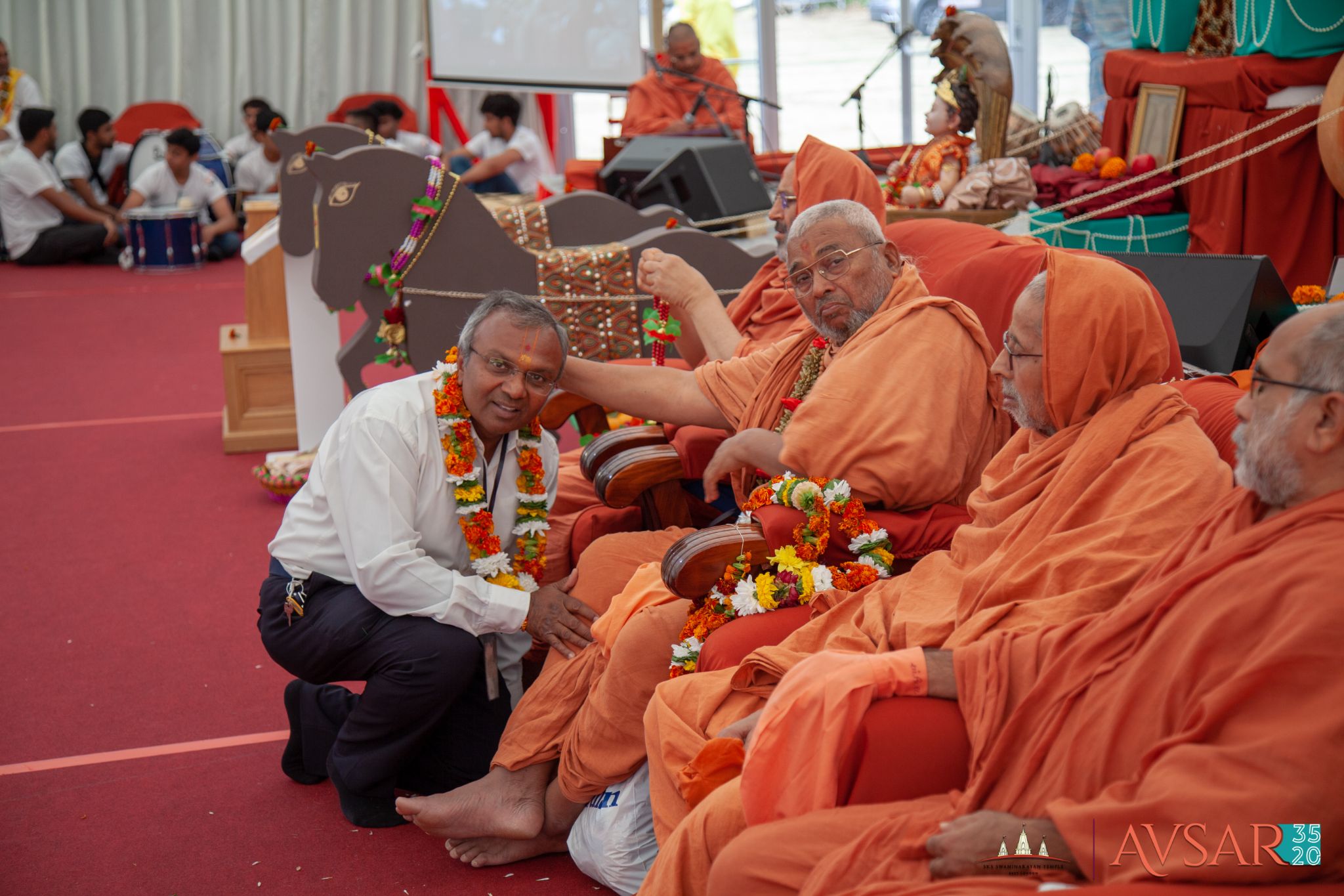 ©1987-2017 SKS Swaminarayan Temple East London