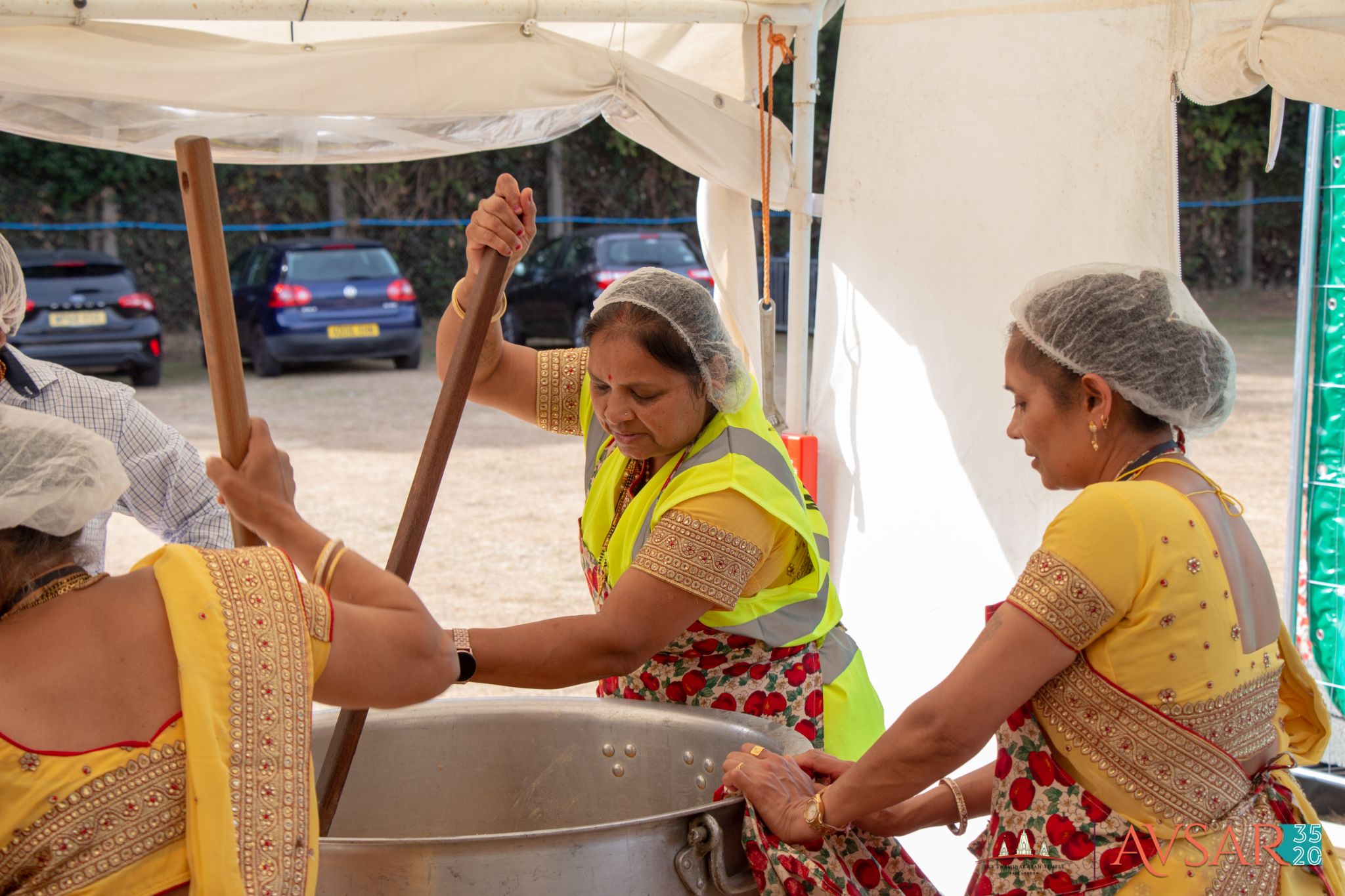 ©1987-2017 SKS Swaminarayan Temple East London