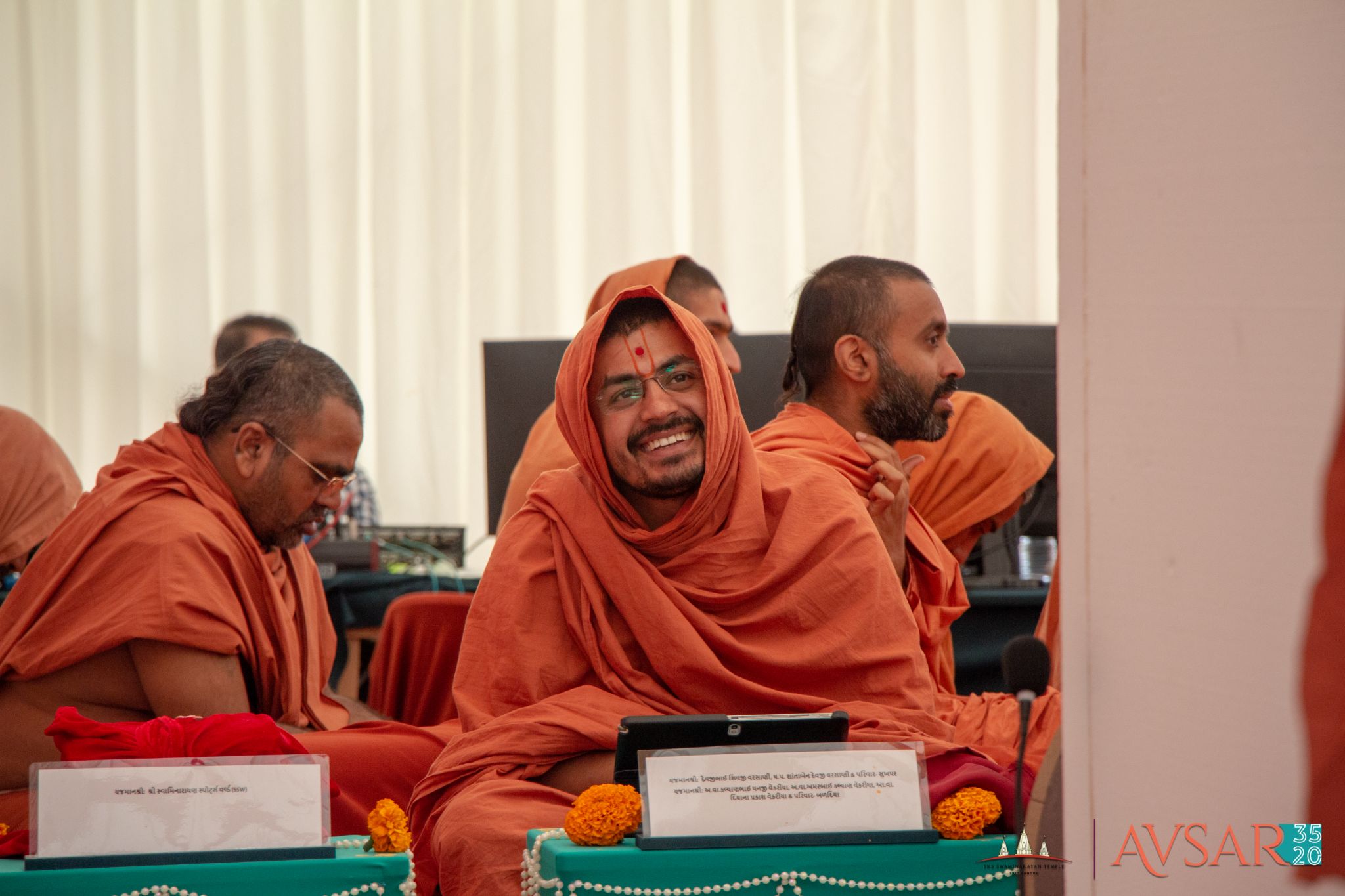 ©1987-2017 SKS Swaminarayan Temple East London